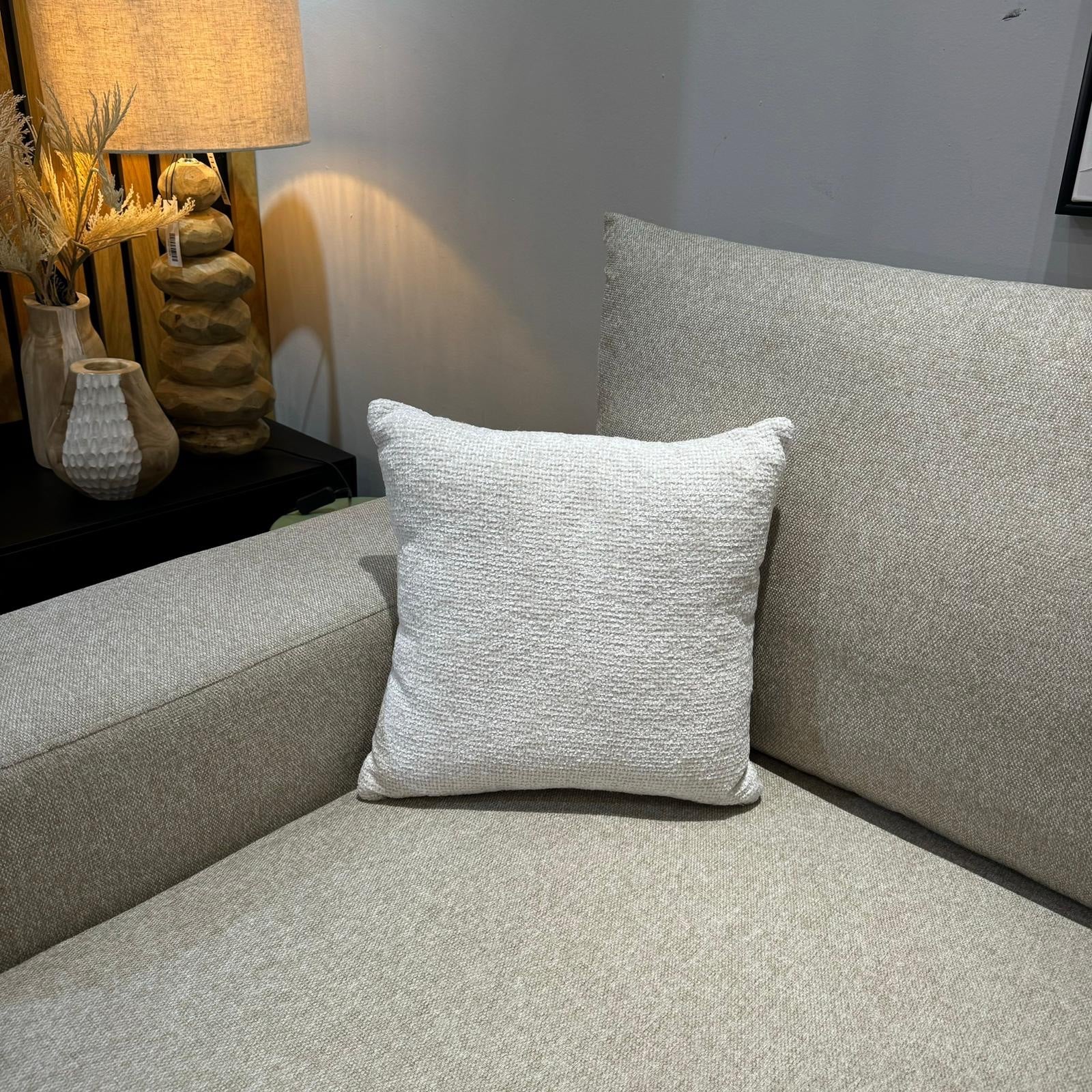 כרית נוי מרובעת אריג שמנת