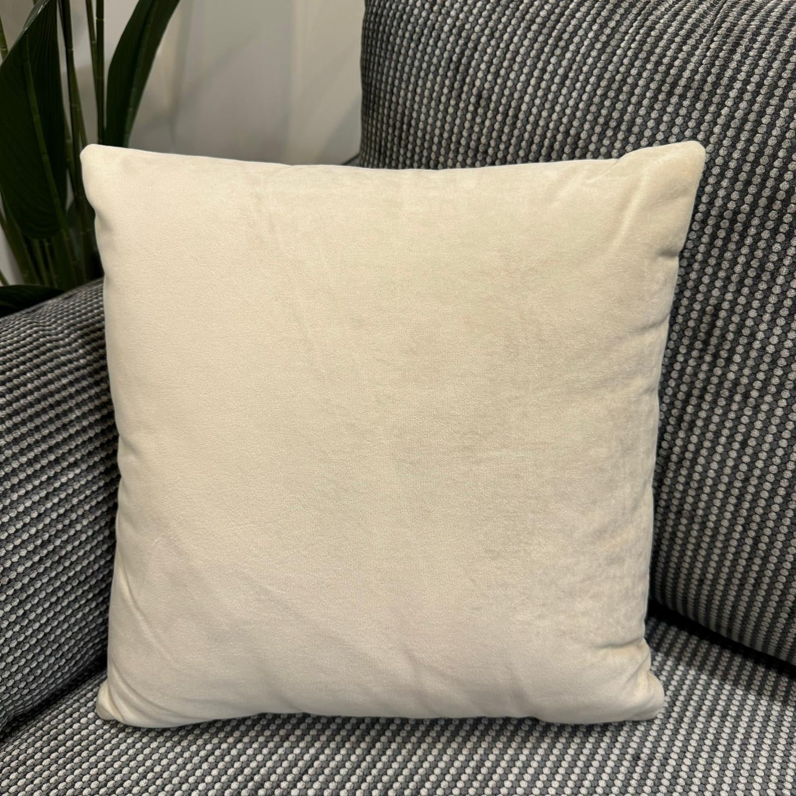 כרית נוי מרובעת קטיפה בז