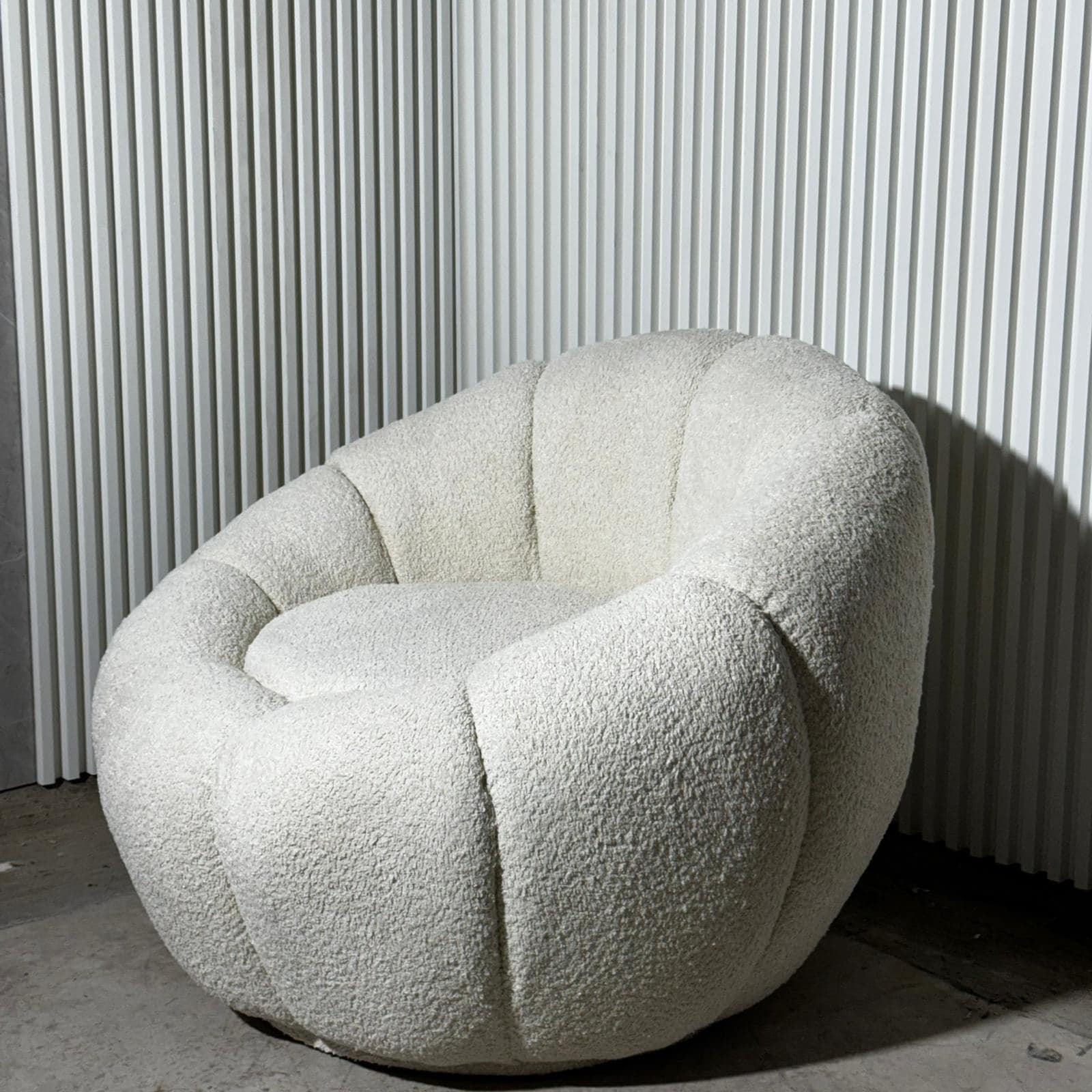 כורסא מעוגלת לבנה דגם פנורמה כורסא מעוגלת לבנה דגם פנורמה