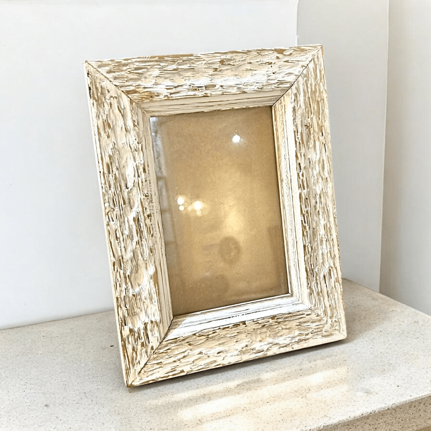 מסגרת לתמונה עץ שטיפה לבן 18/23 דגם איקו - SALE מסגרת לתמונה עץ שטיפה לבן 18/23 דגם איקו - SALE