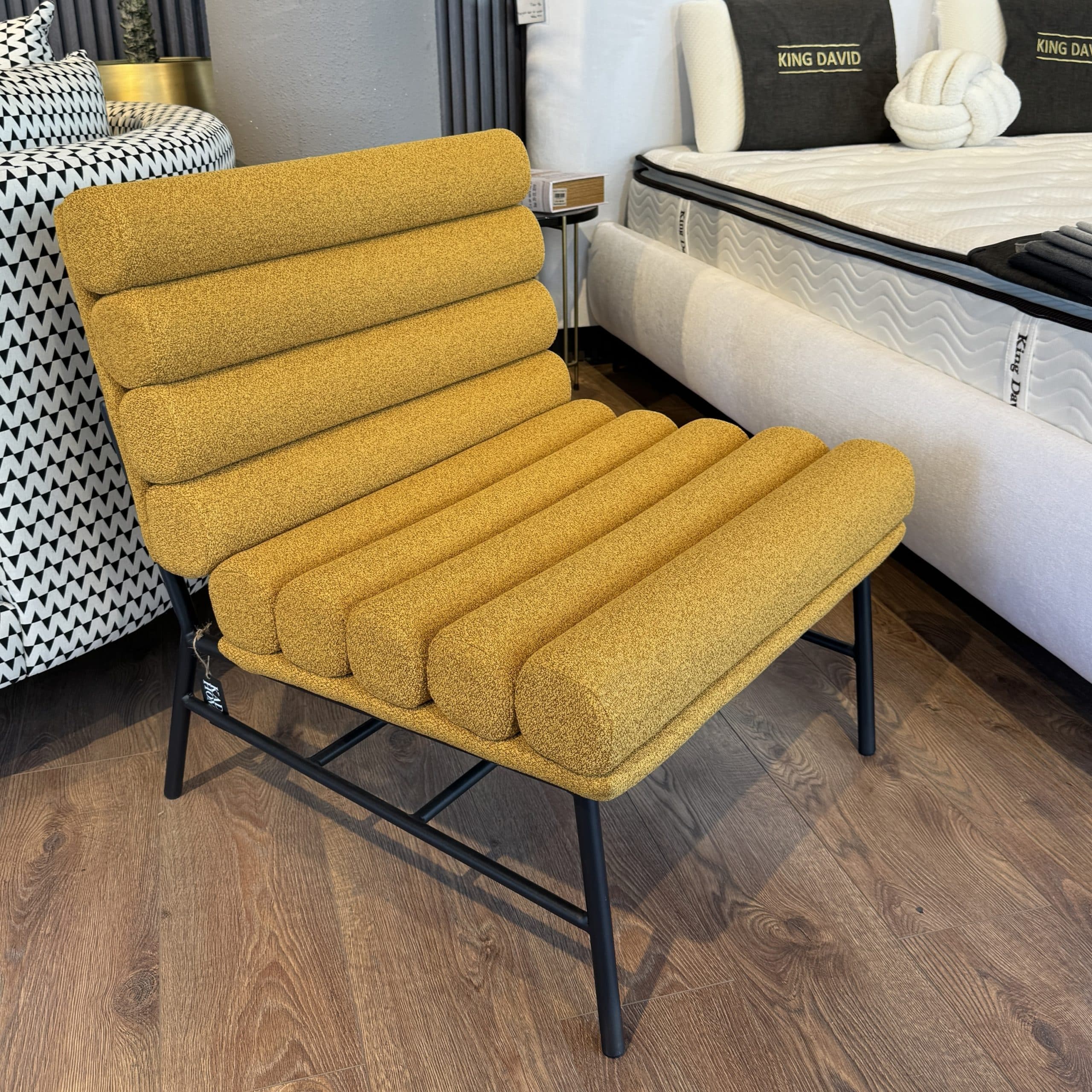 כורסא אריג חרדל ברלין ברזל שחור דגם סופיטל כורסא אריג חרדל ברלין ברזל שחור דגם סופיטל