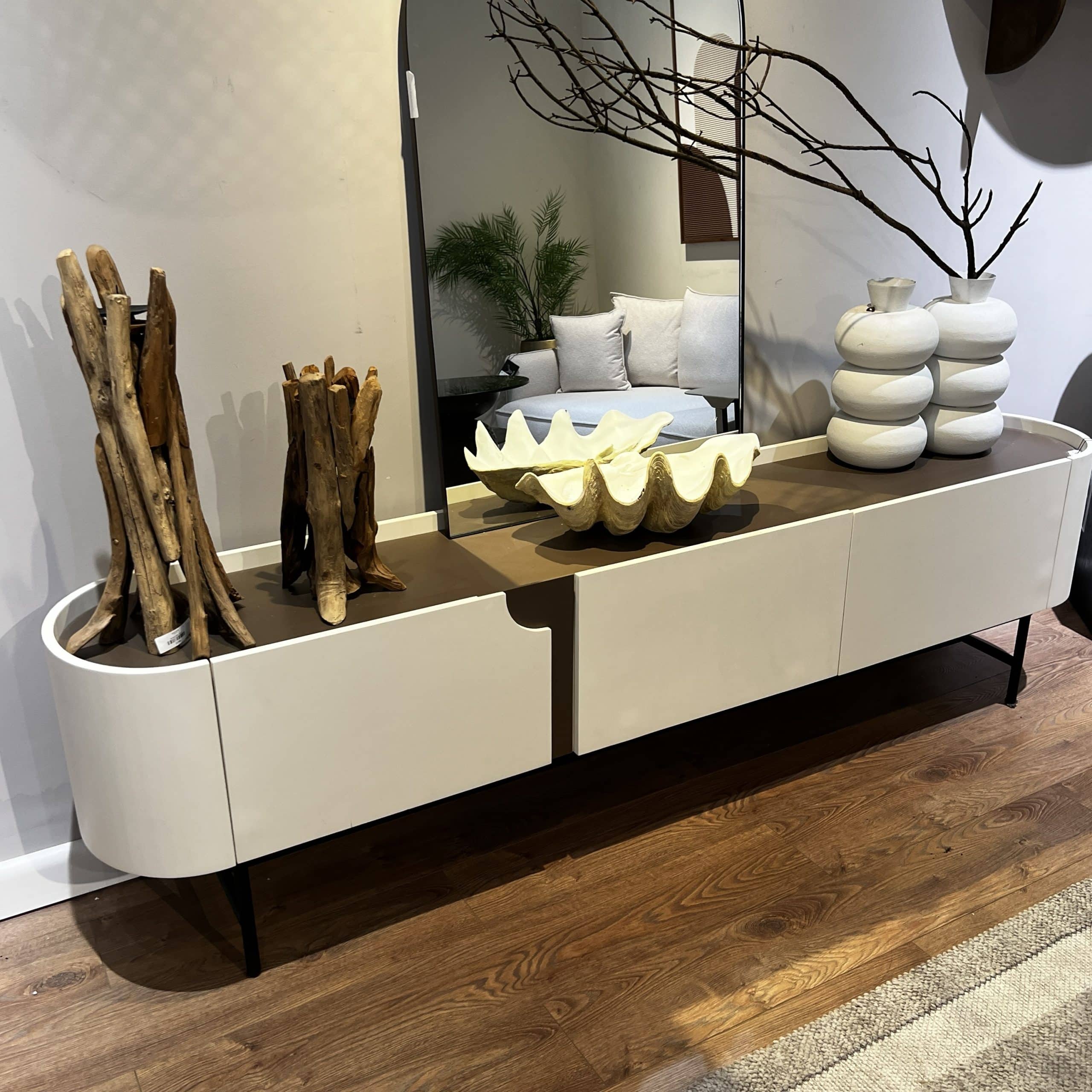 מזנון מעוצב דגם טאו מעוגל רגל ברזל | בעיצוב אישי מזנון מעוצב דגם טאו מעוגל רגל ברזל | בעיצוב אישי