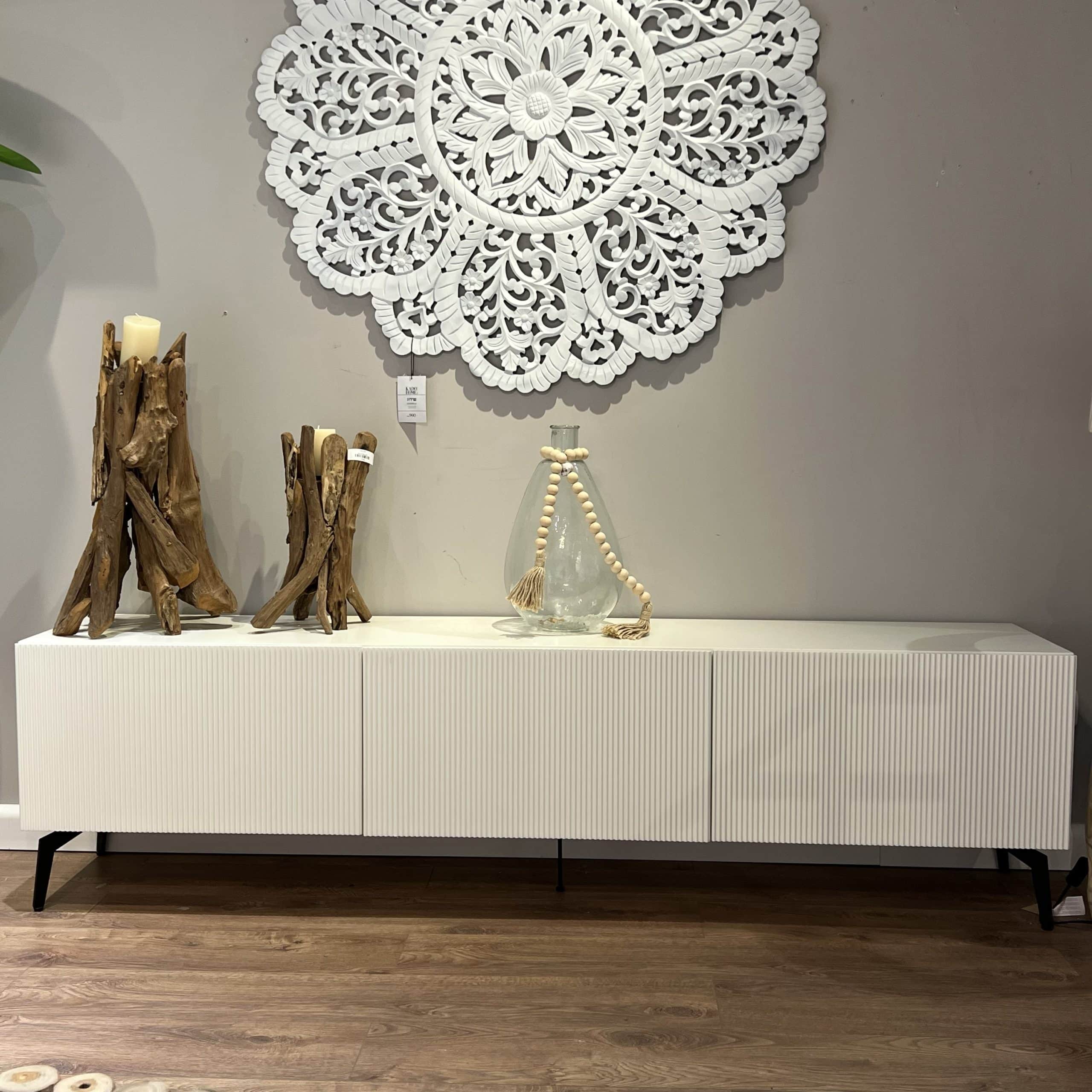 מזנון מעוצב דגם לאונרדו חריטה בגוון שמנת - עיצוב אישי (גודל עד 240, גוון לבחירה ממניפות טמבור ונירלט)