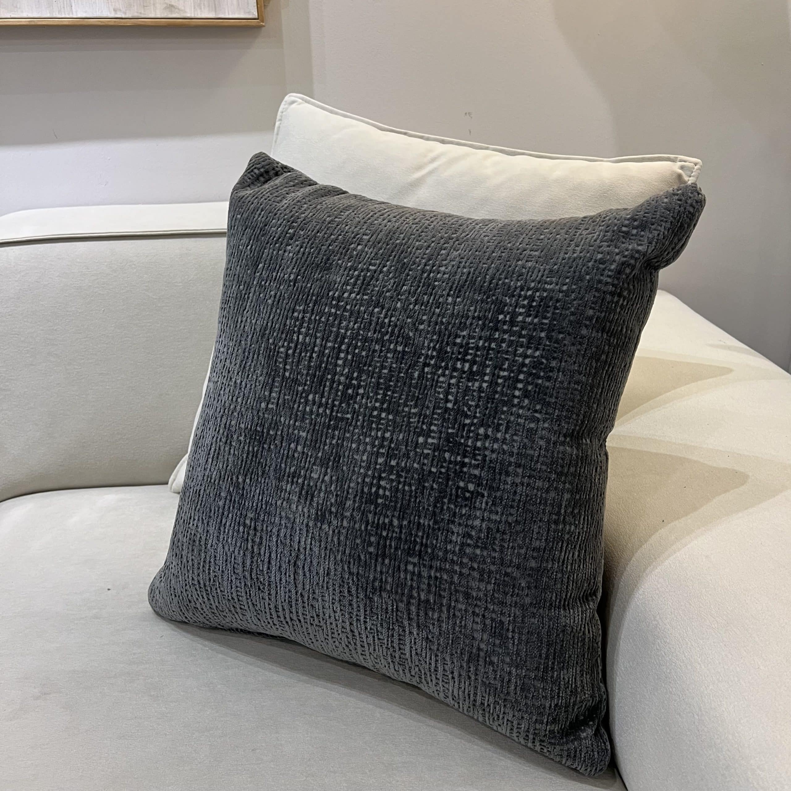 כרית נוי מרובעת אפור כהה