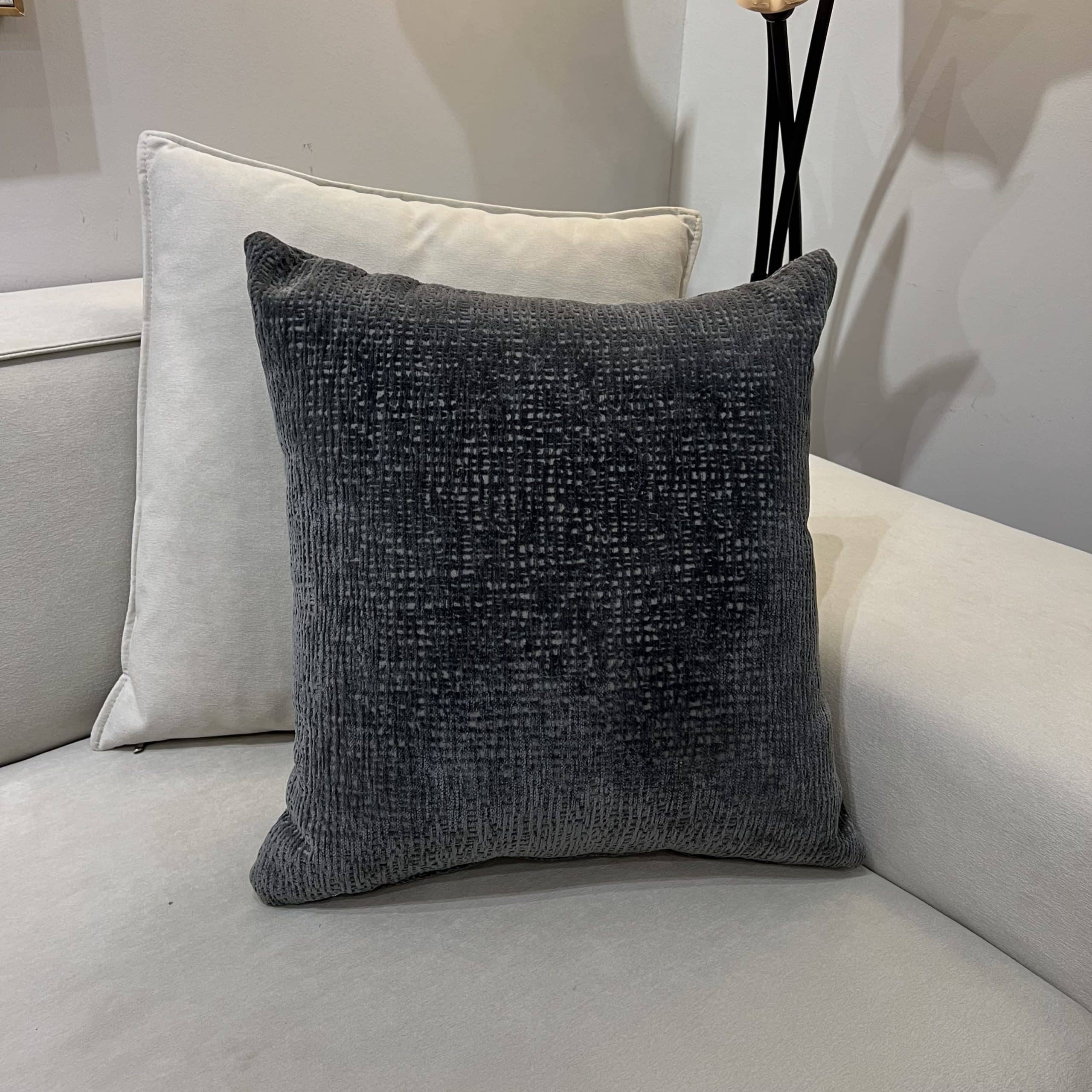 כרית נוי מרובעת אפור כהה