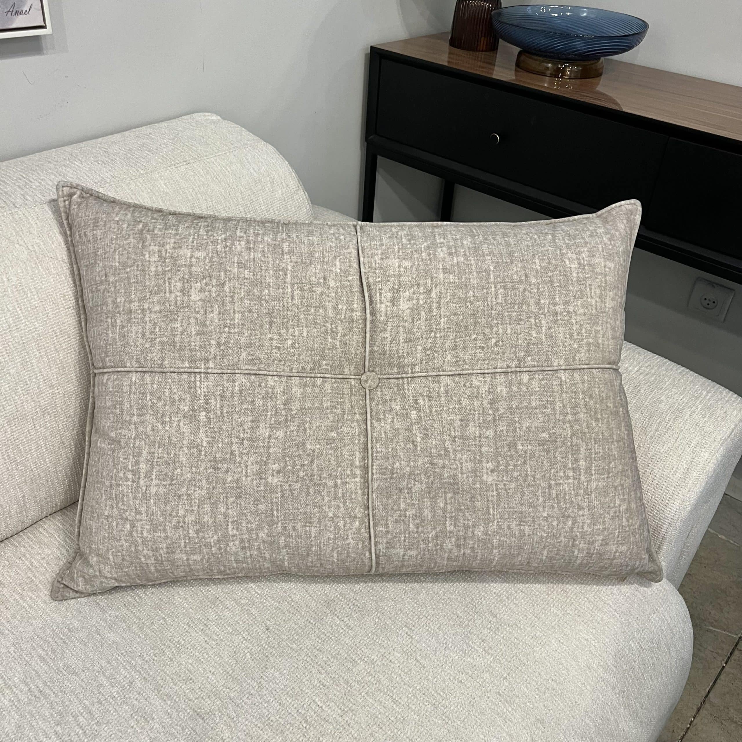 כרית נוי מלבנית בז׳ אליט כרית נוי מלבנית בז׳ אליט