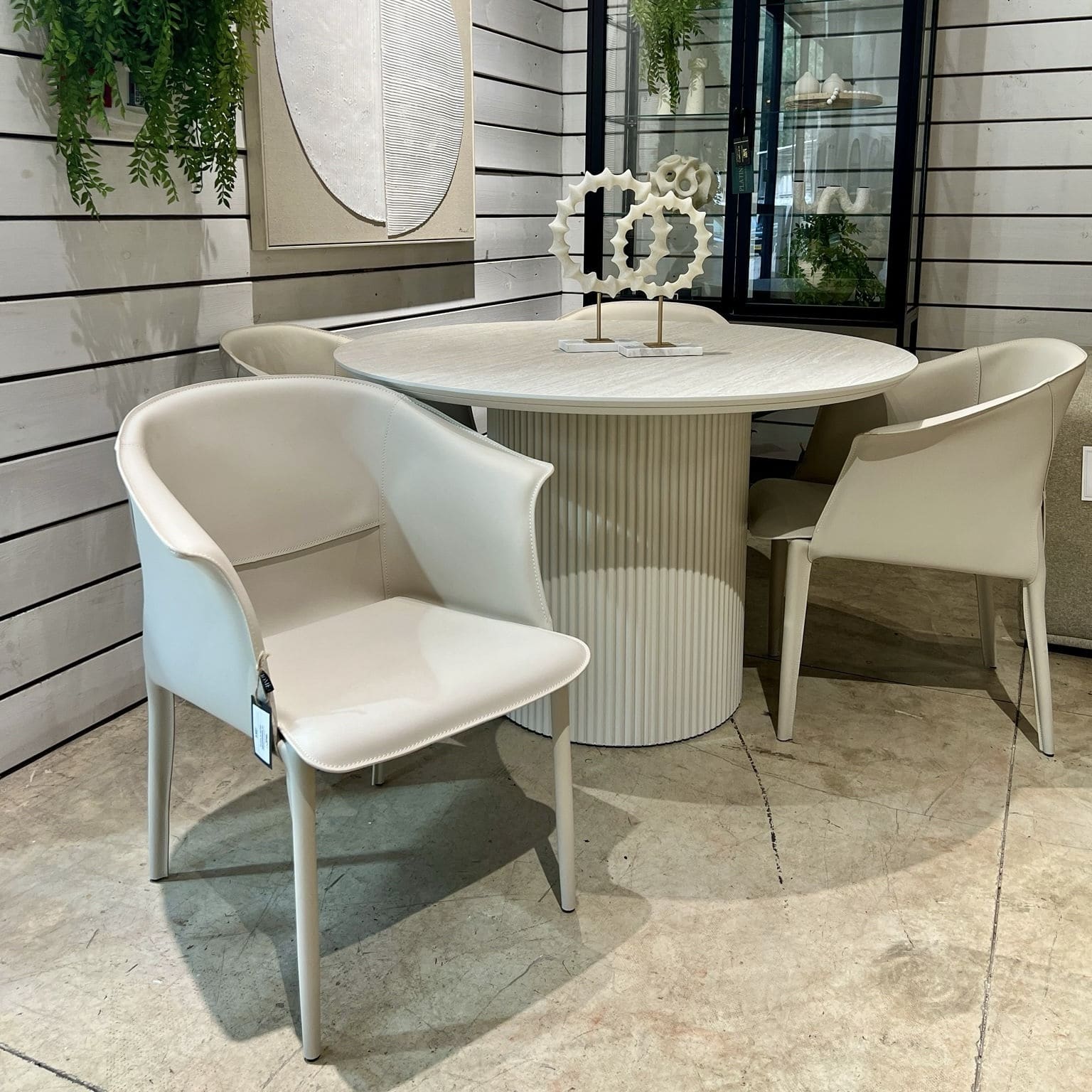 כיסא יוקרתי אלטה דמוי עור אבן דגם סופיטל כיסא יוקרתי אלטה דמוי עור אבן דגם סופיטל