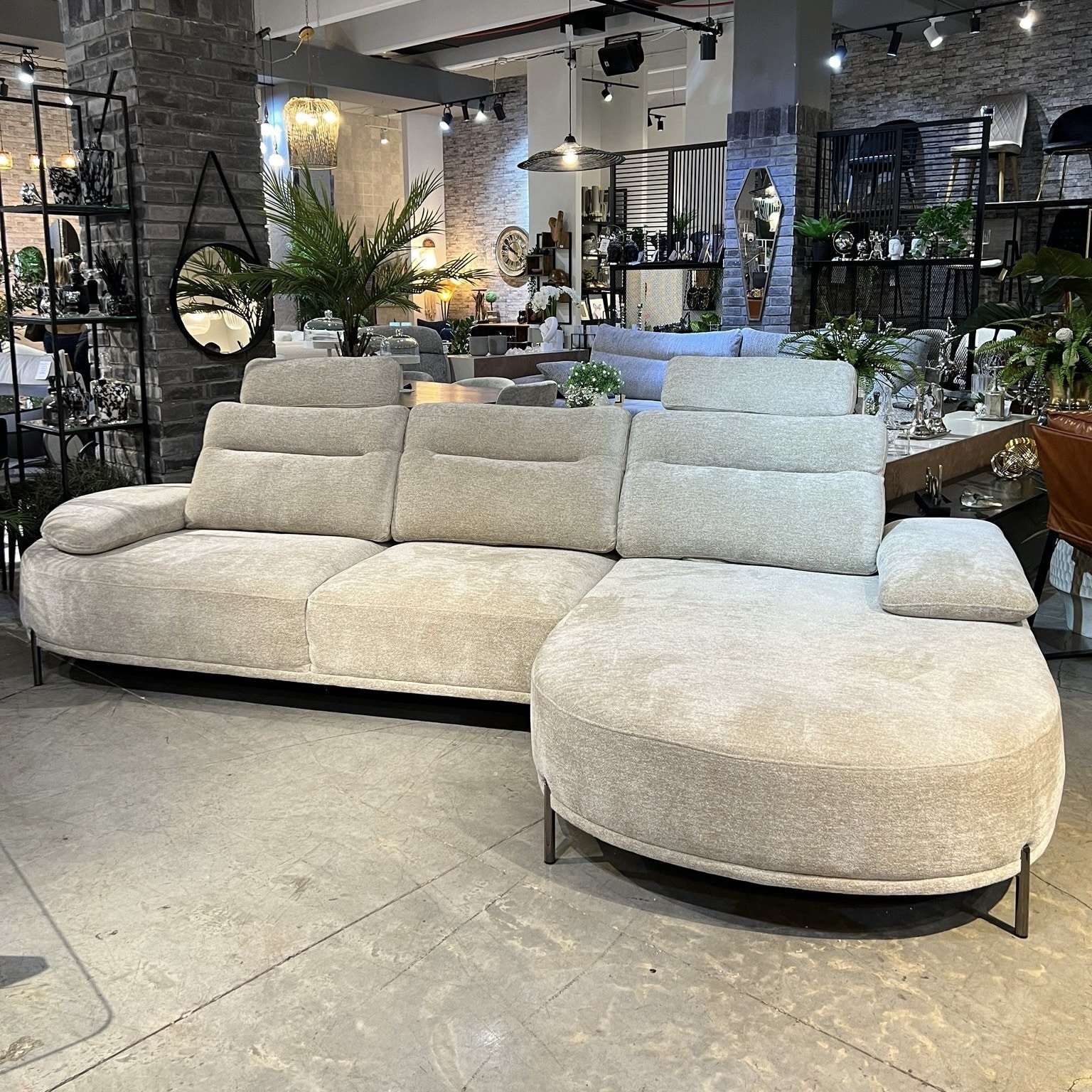 ספה פינתית מעוגלת משענות גב זזות בז שזלונג שמאל דגם ביל ספה פינתית מעוגלת משענות גב זזות בז שזלונג שמאל דגם ביל