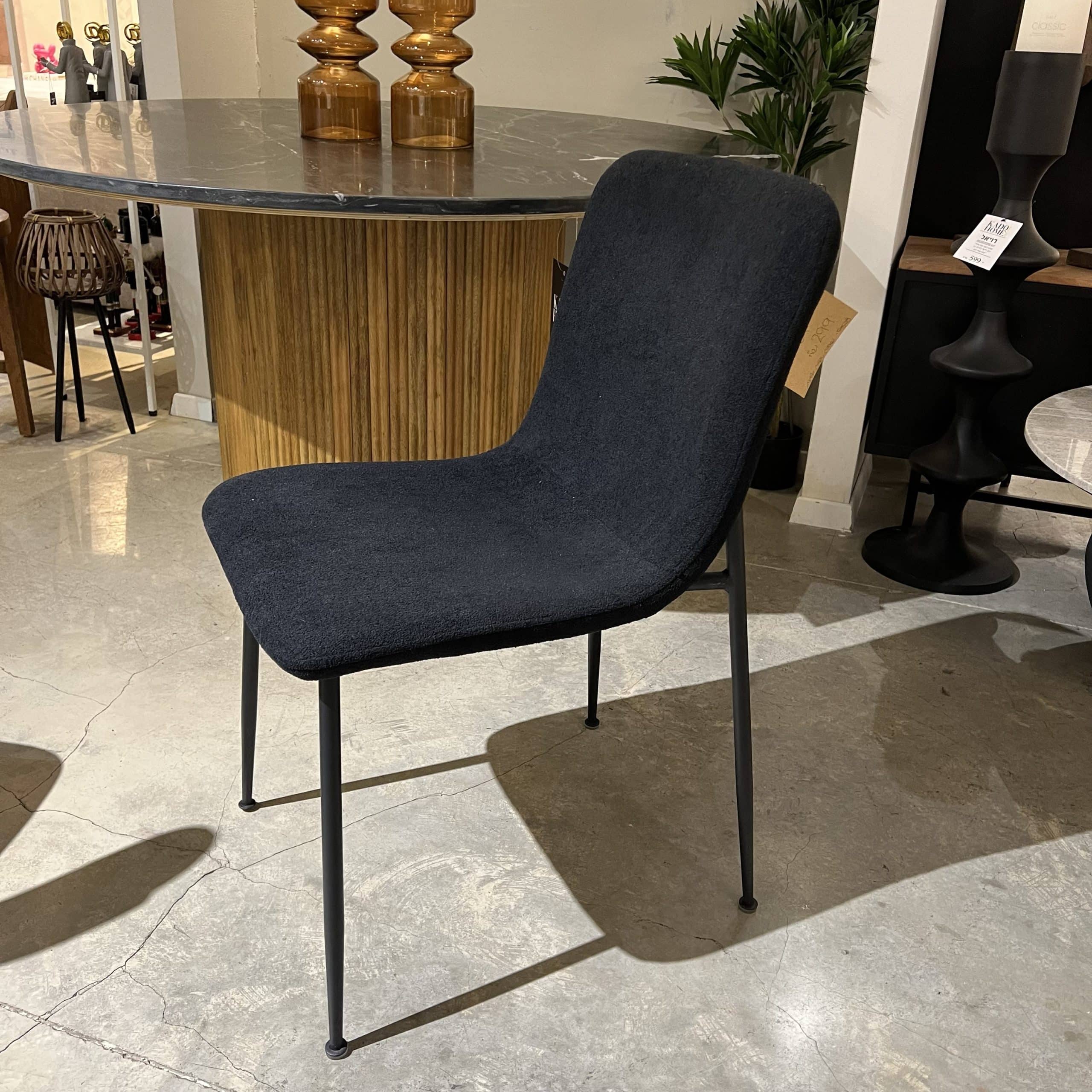 כיסא דגם DC5037 בגוון שחור במבצע כיסא דגם DC5037 בגוון שחור במבצע