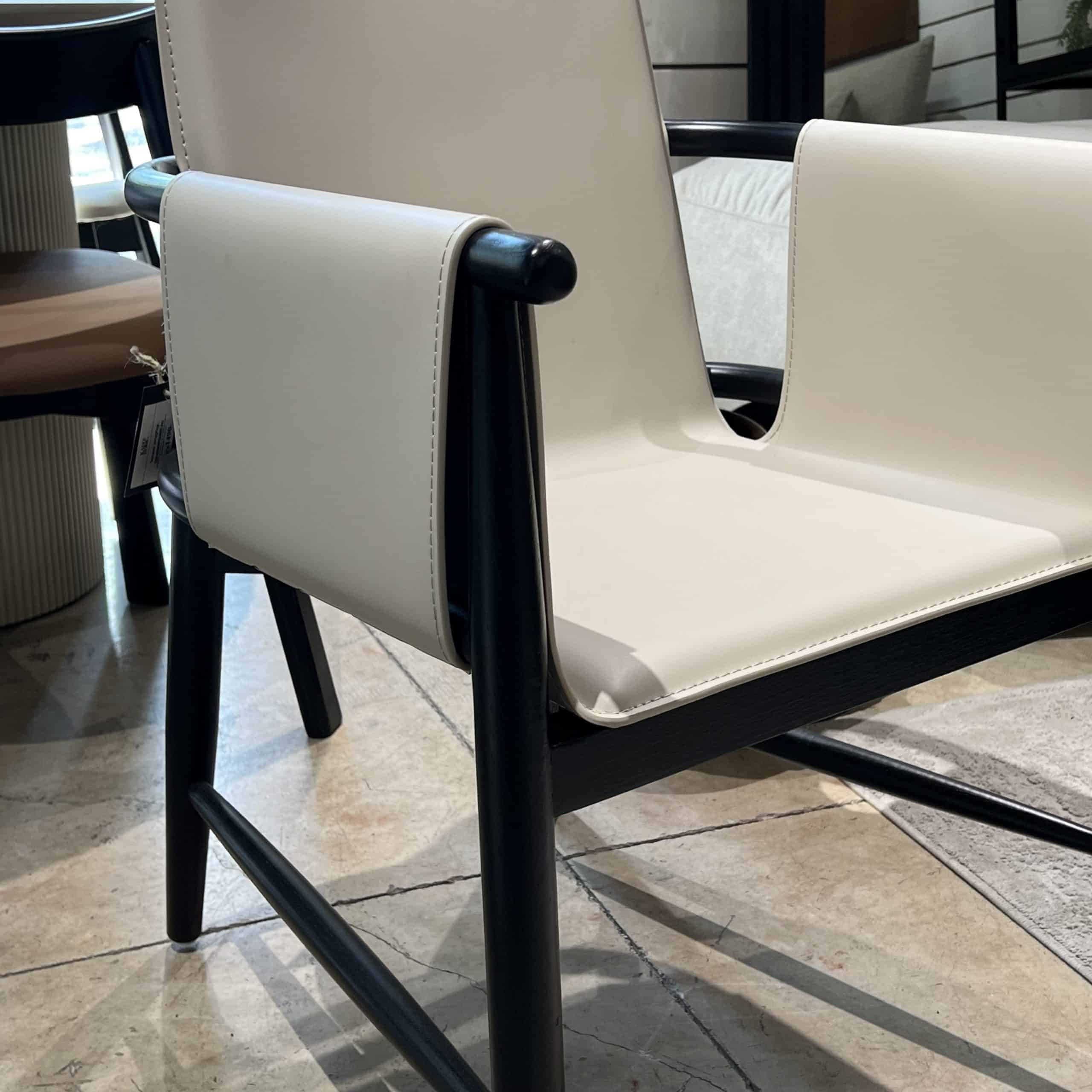 כורסא כיסא אמאדור עור אבן דגם סופיטל כורסא כיסא אמאדור עור אבן דגם סופיטל