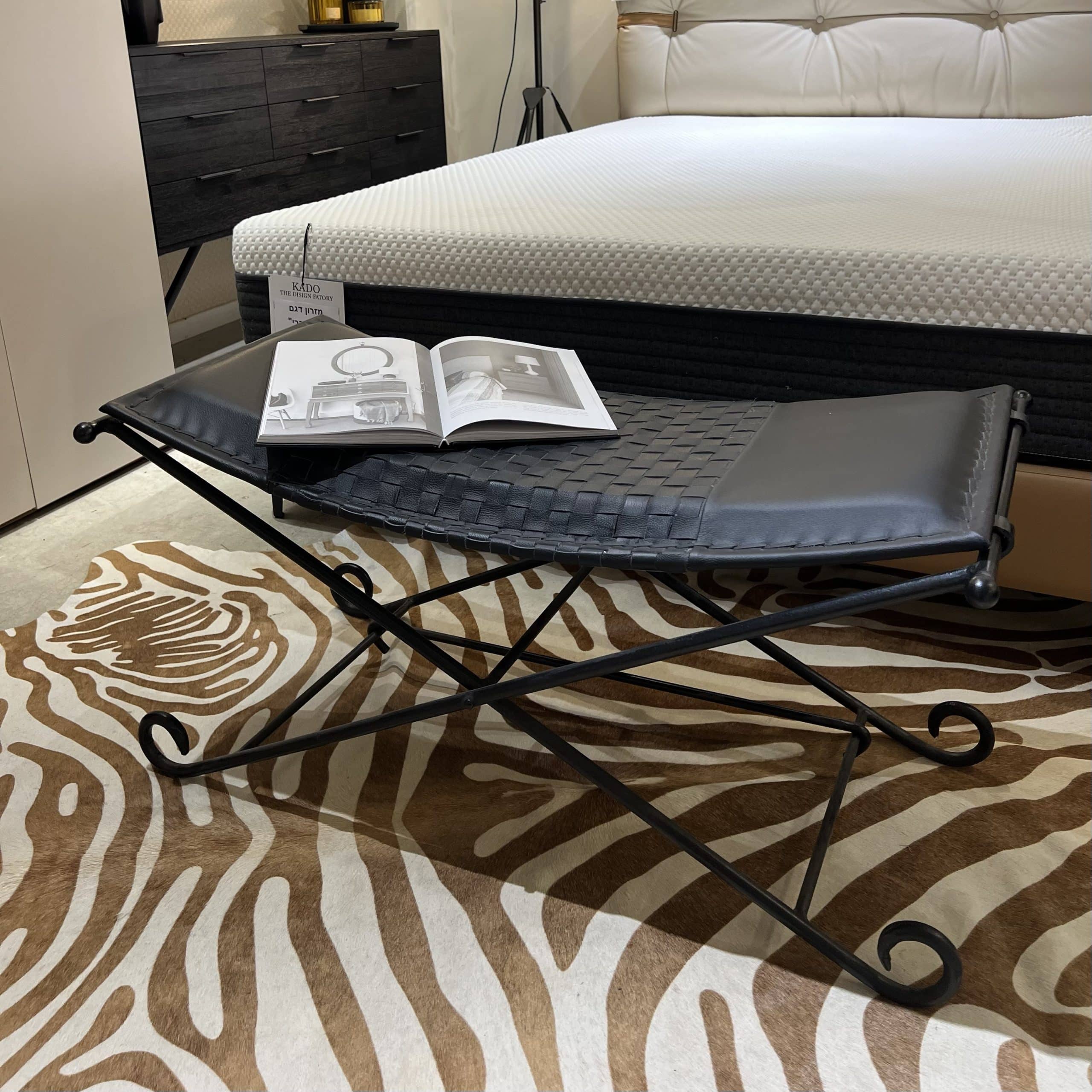 הדום דגם אמבסדור מלבני עור בופאלו שחור - אחרון מתצוגה!