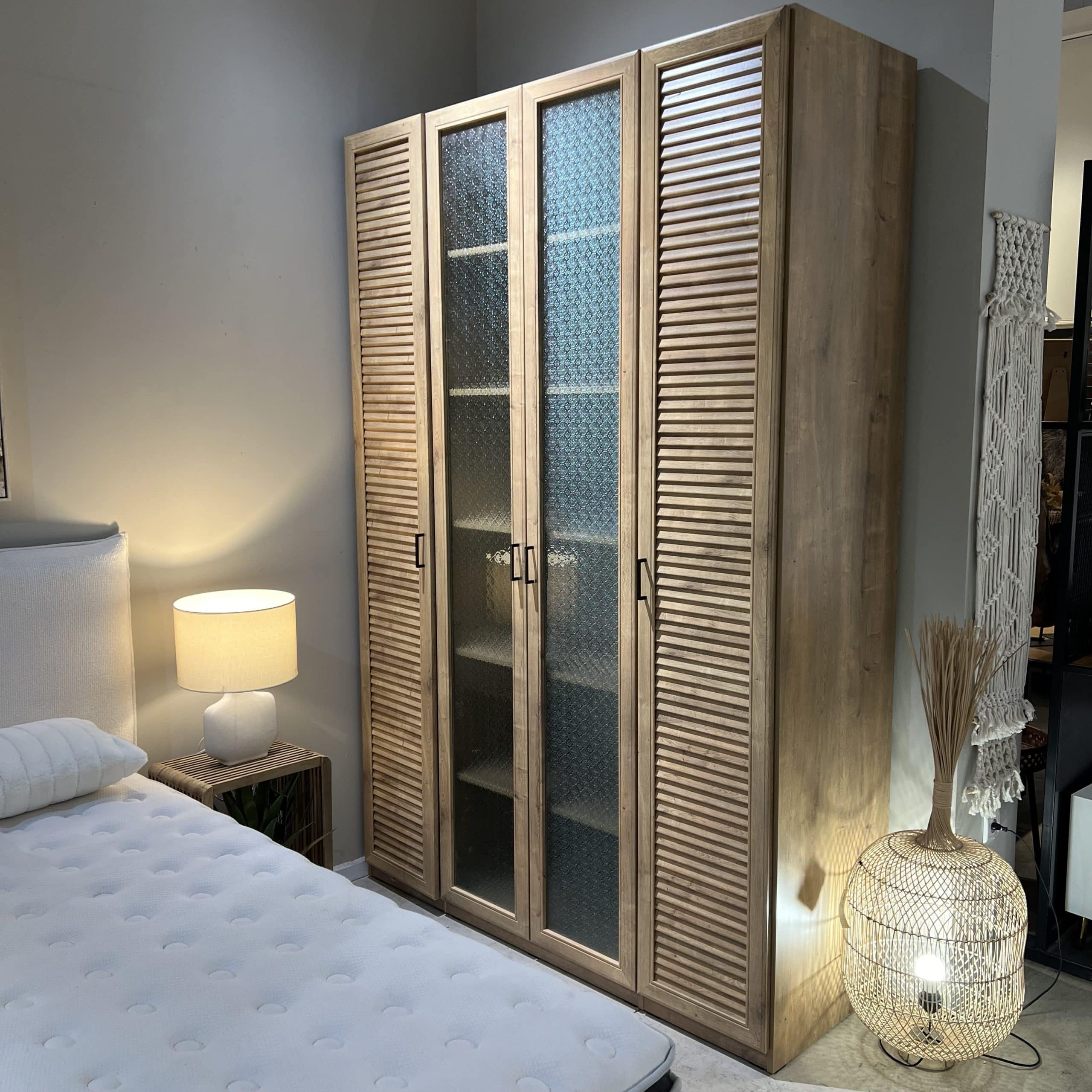 ארון דלתות דגם תריס בתוספת דלתות זכוכית סבתא בעיצוב אישי ארון דלתות דגם תריס בתוספת דלתות זכוכית סבתא בעיצוב אישי