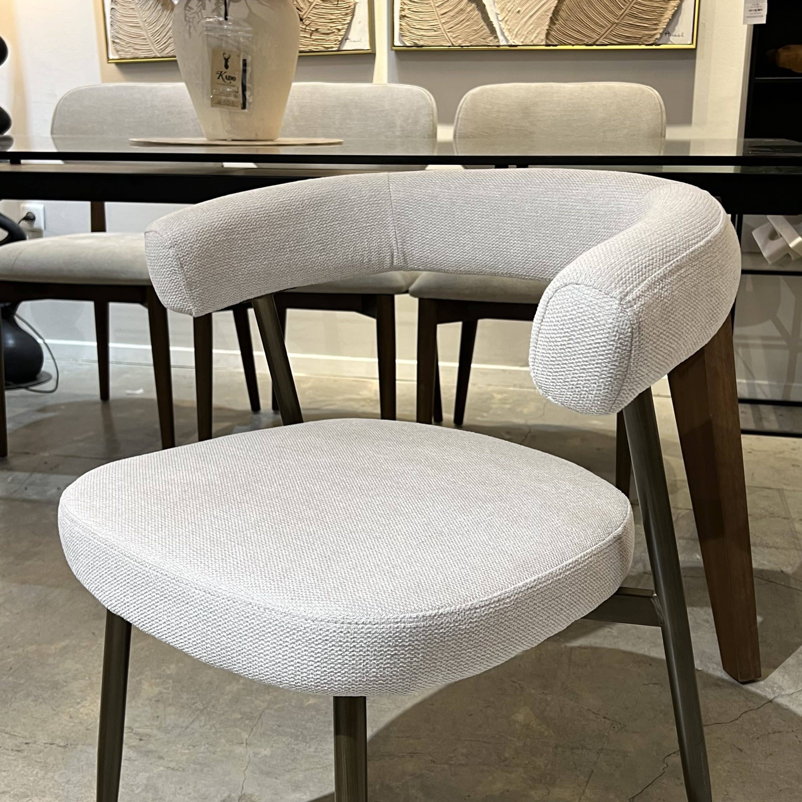 כסא מעוצב גוזי אריג אבן רגל ברונזה דגם סופיטל- יחידה אחרונה ! (סניף נתניה עודפים) כסא מעוצב גוזי אריג אבן רגל ברונזה דגם סופיטל- יחידה אחרונה ! (סניף נתניה עודפים)