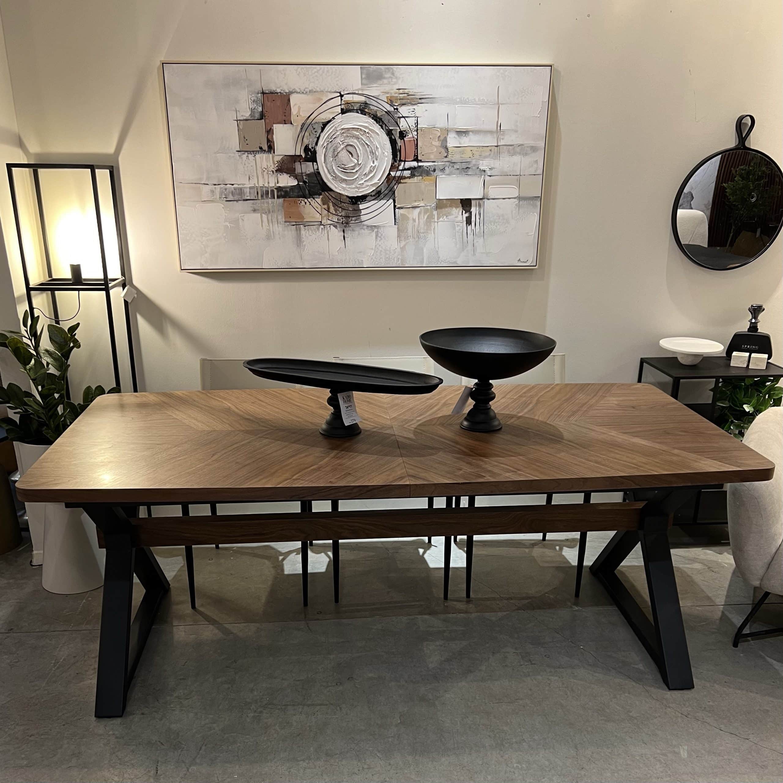 שולחן פינת אוכל אגוז אמריקאי פישבון רגל ברזל שחור דגם אמה