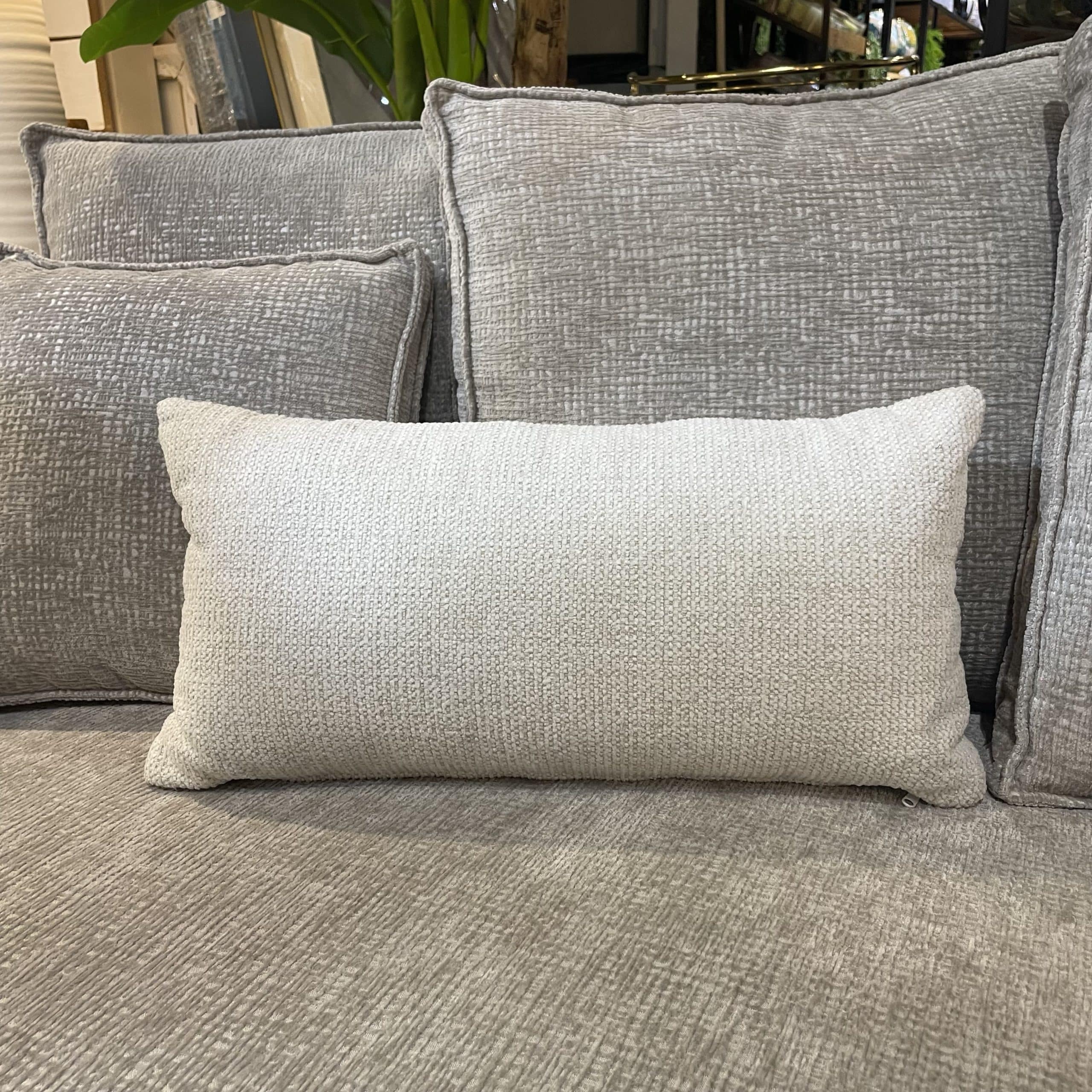 כרית נוי מלבנית אריג שמנת כרית נוי מלבנית אריג שמנת