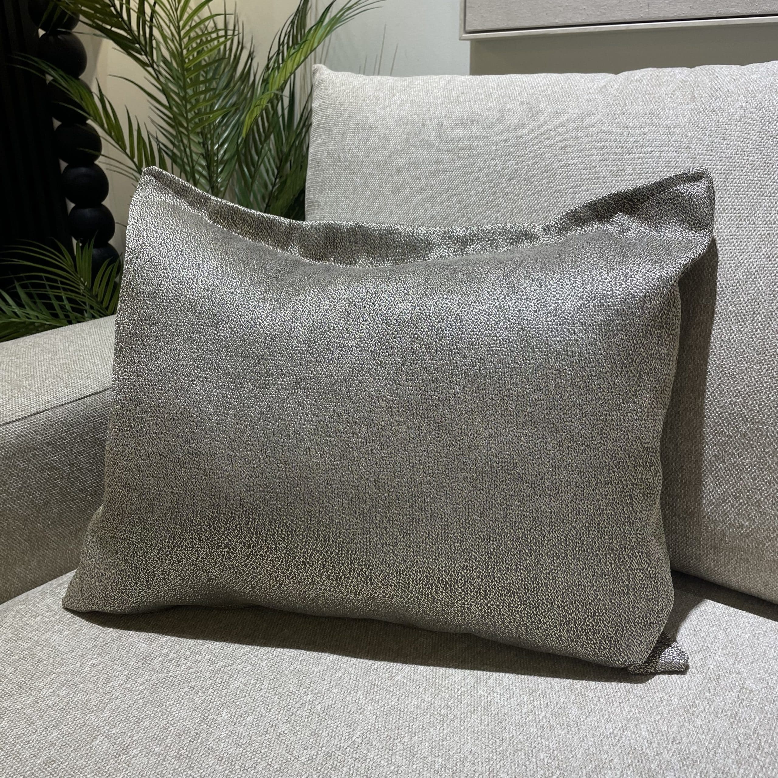 כרית נוי מלבנית מוזהבת דגם רויאל כרית נוי מלבנית מוזהבת דגם רויאל