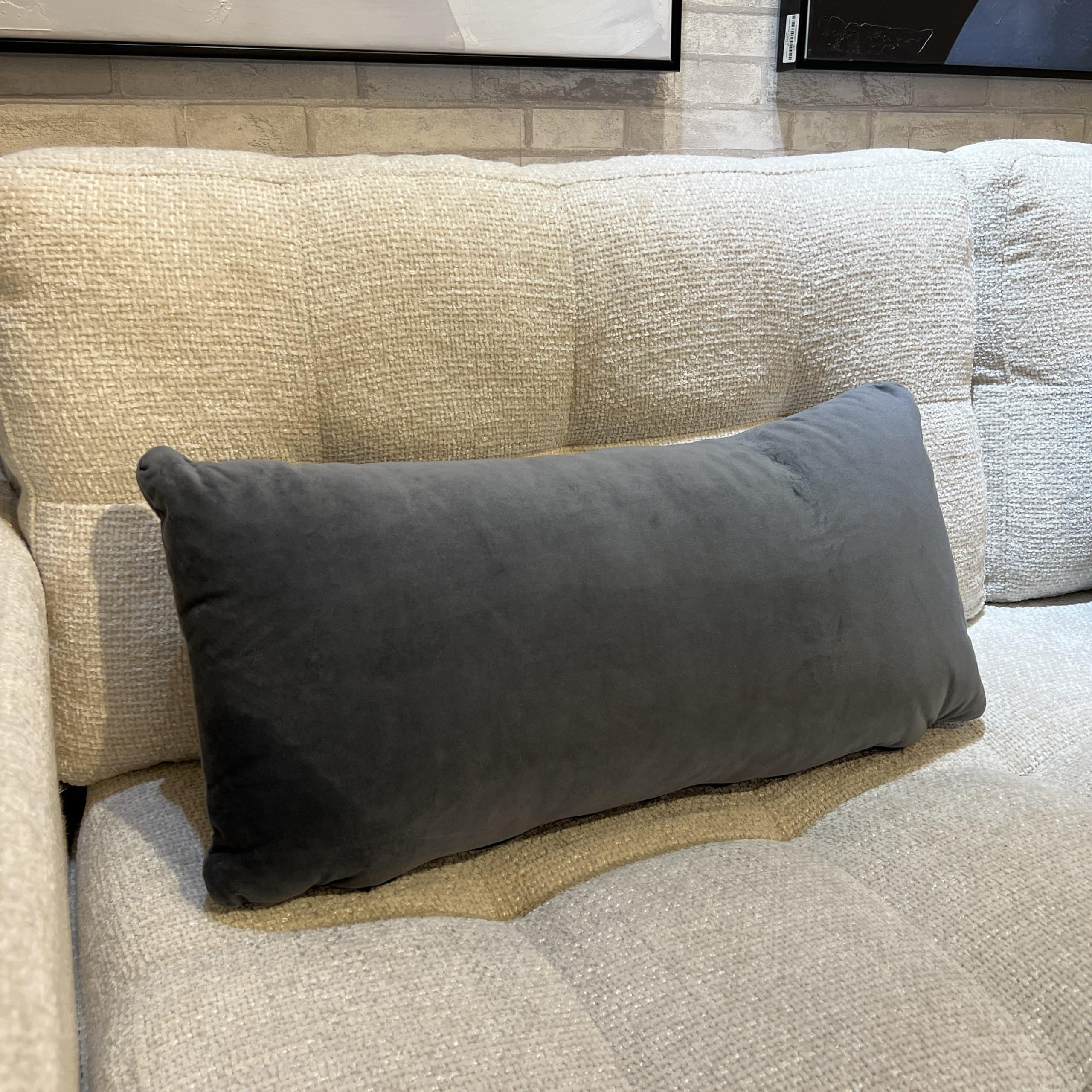 כרית נוי מלבנית אפור קטיפה כרית נוי מלבנית אפור קטיפה