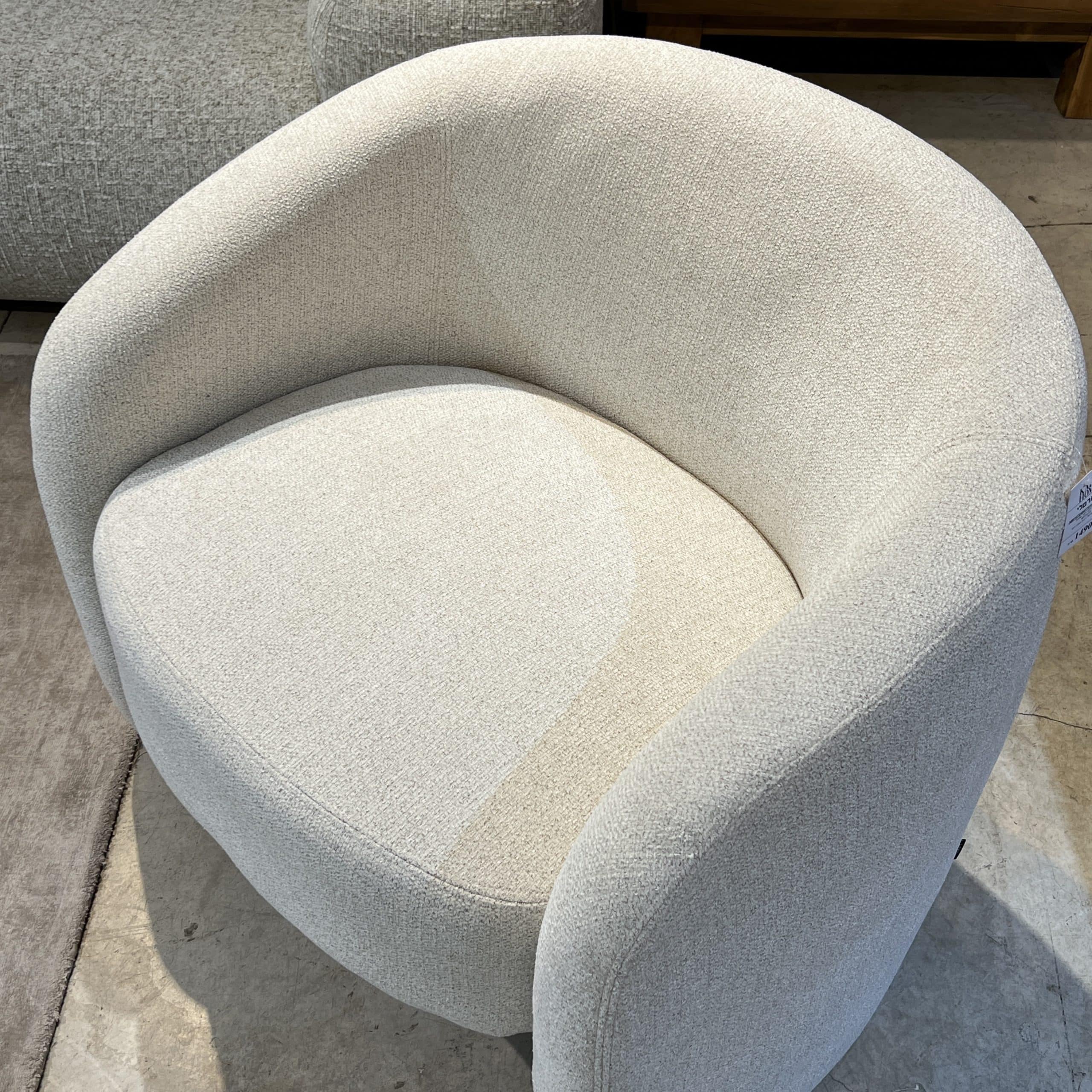 כורסא לובי דפני שמנת דגם הארטלי | אחרונה!! כורסא לובי דפני שמנת דגם הארטלי | אחרונה!!