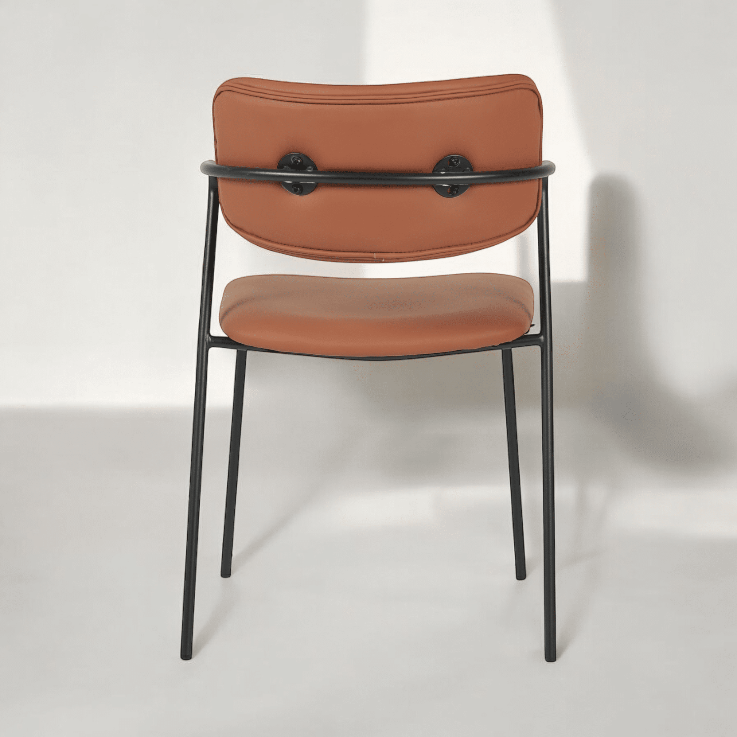 כיסא דגם לוסיאן דמוי עור קאמל - SALE כיסא דגם לוסיאן דמוי עור קאמל - SALE