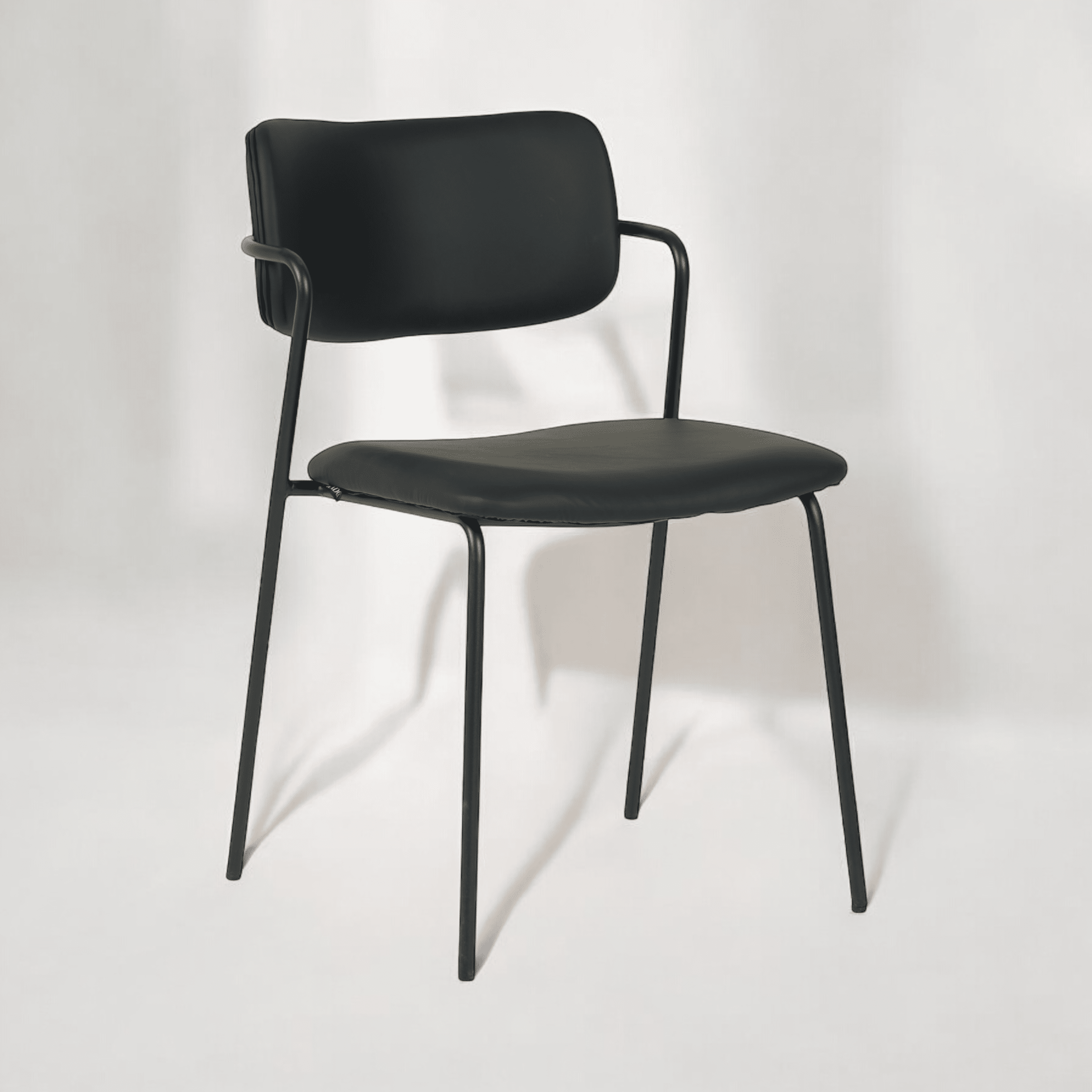 כיסא דגם לוסיאן דמוי עור שחור - SALE