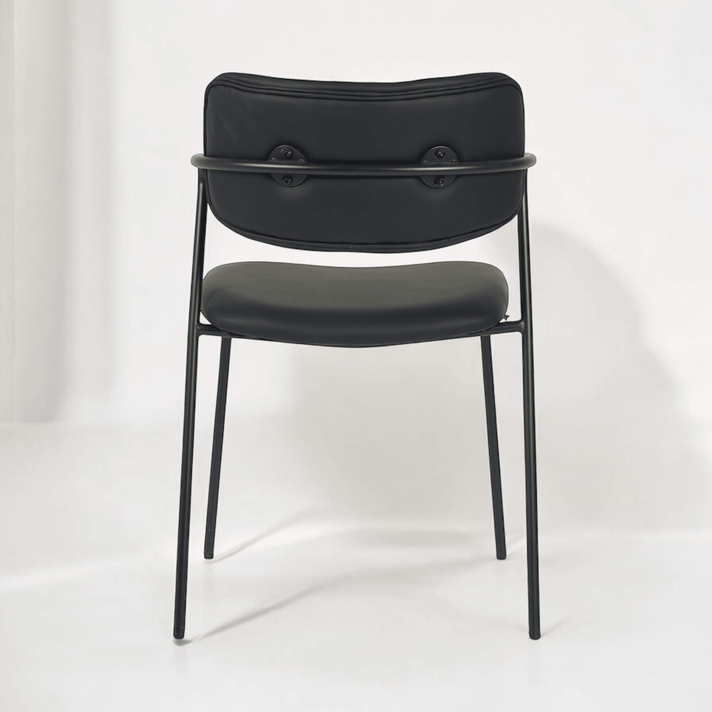 כיסא דגם לוסיאן דמוי עור שחור - SALE