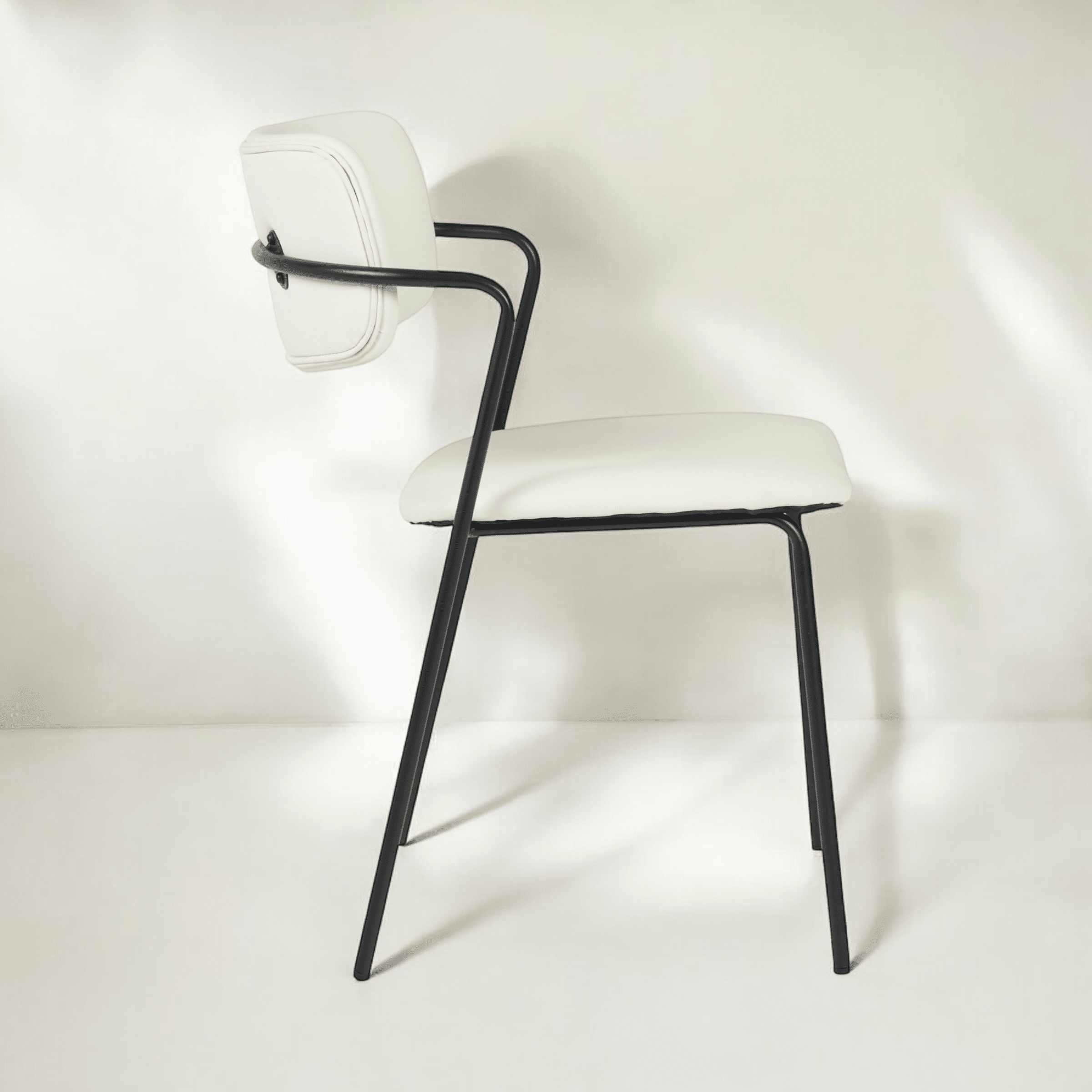 כיסא דגם לוסיאן דמוי עור שמנת - SALE כיסא דגם לוסיאן דמוי עור שמנת - SALE