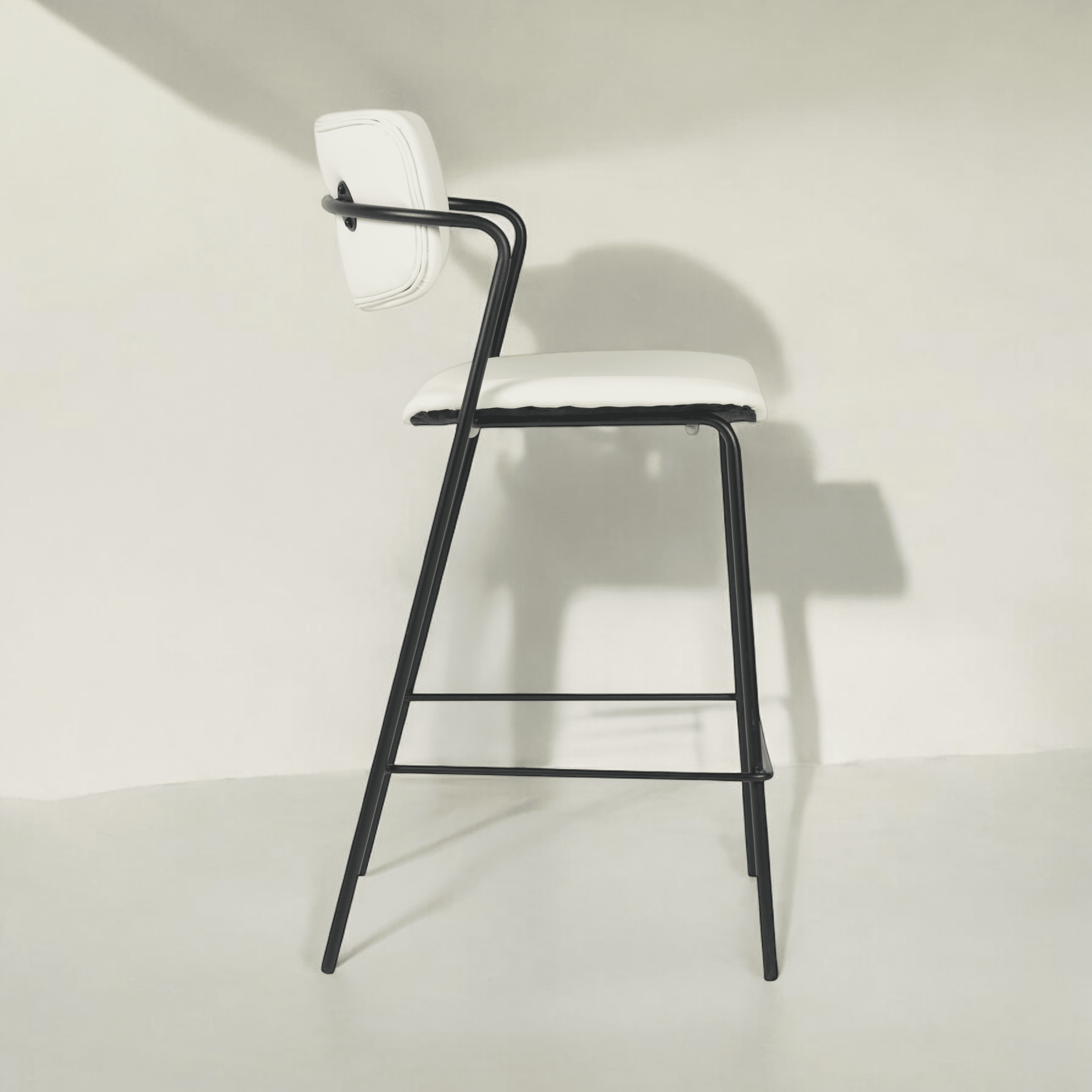 כיסא בר דגם לוסיאן בד דמוי עור שמנת - SALE - אחרון במלאי!