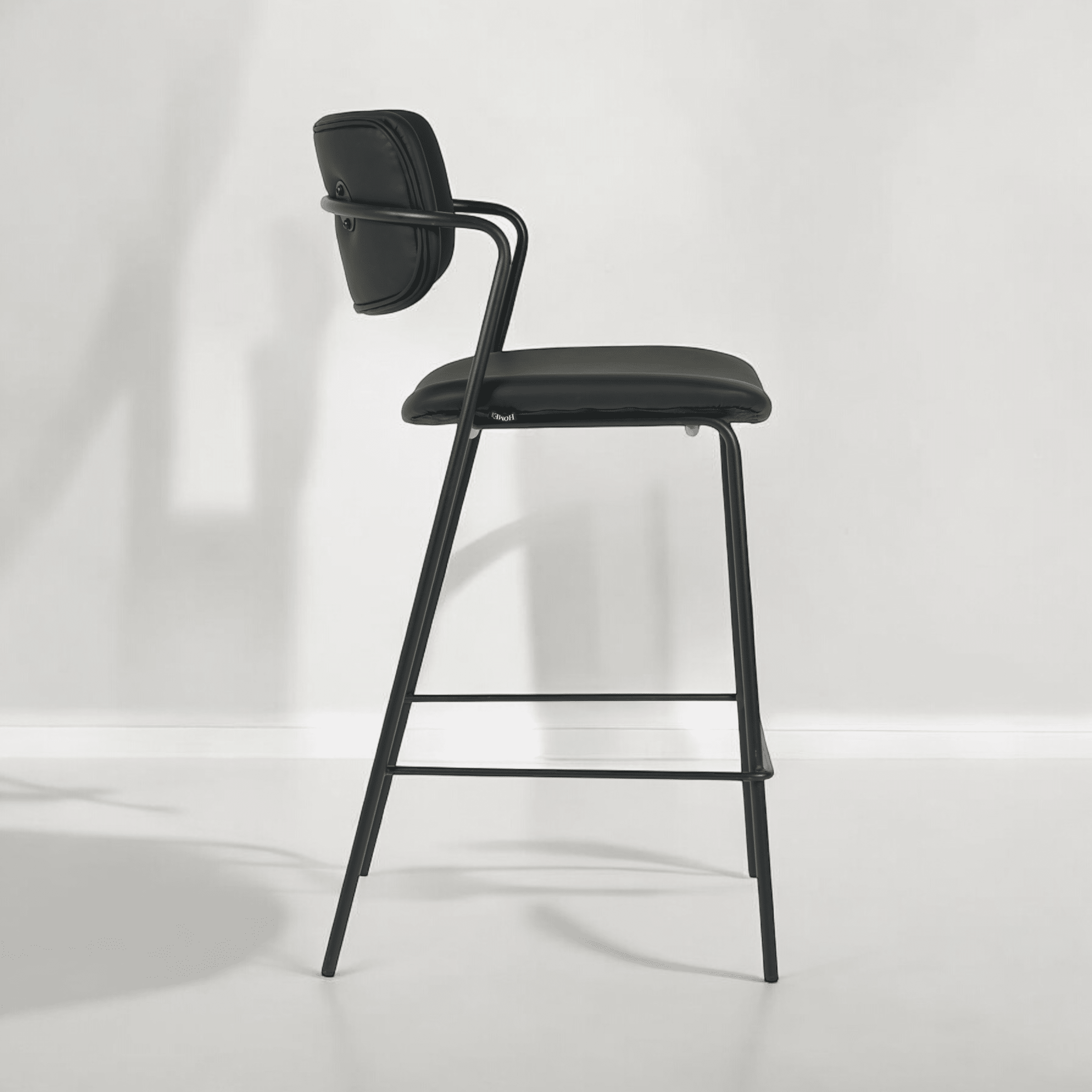 כיסא בר דגם לוסיאן בד דמוי עור שחור - SALE
מכירה מוקדמת 90 ימי עסקים