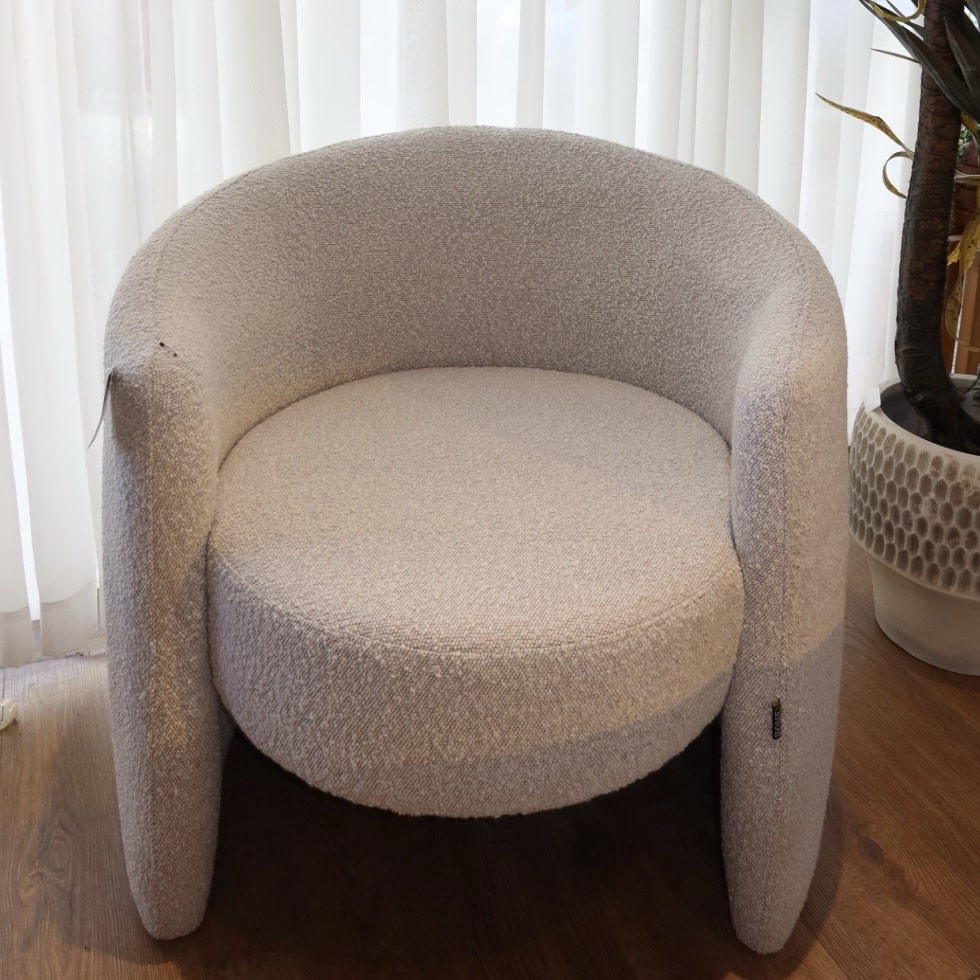 כורסא מעוצבת סילק אפור שמנת דגם ויקי כורסא מעוצבת סילק אפור שמנת דגם ויקי