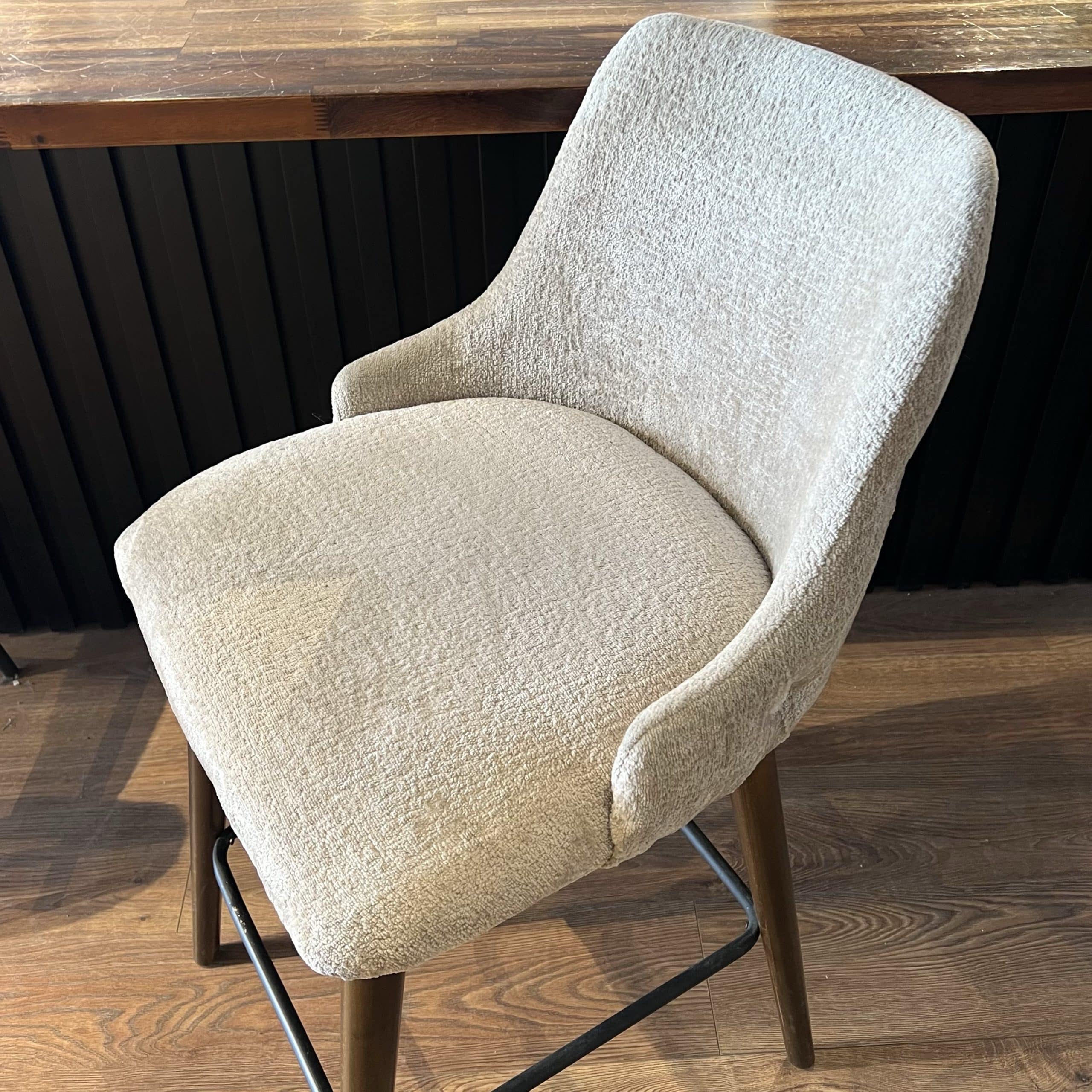 כיסא בר מעוצב דגם גינה כיסא בר מעוצב דגם גינה