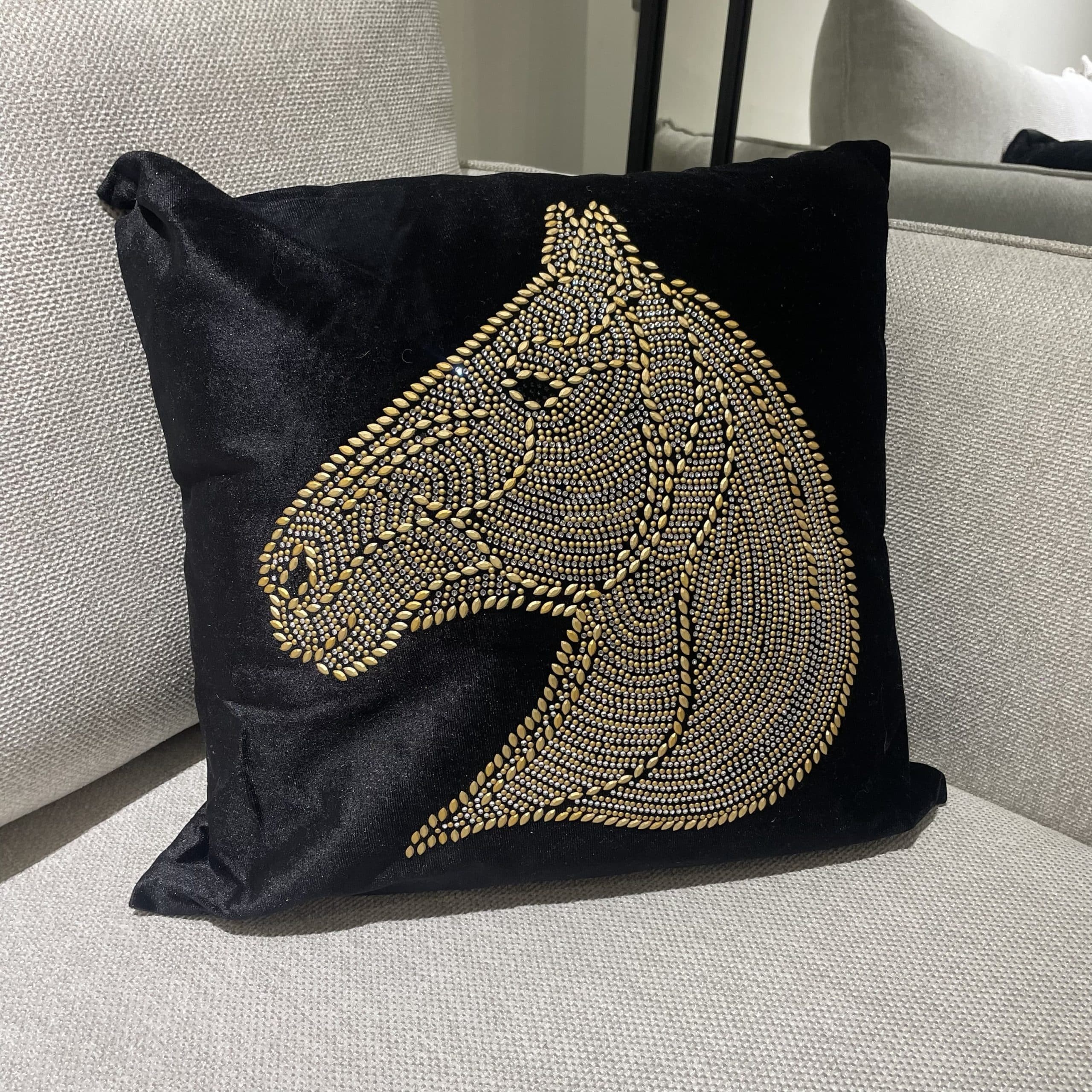 כרית נוי מרובעת דגם יוניקורן בלאק משובצת