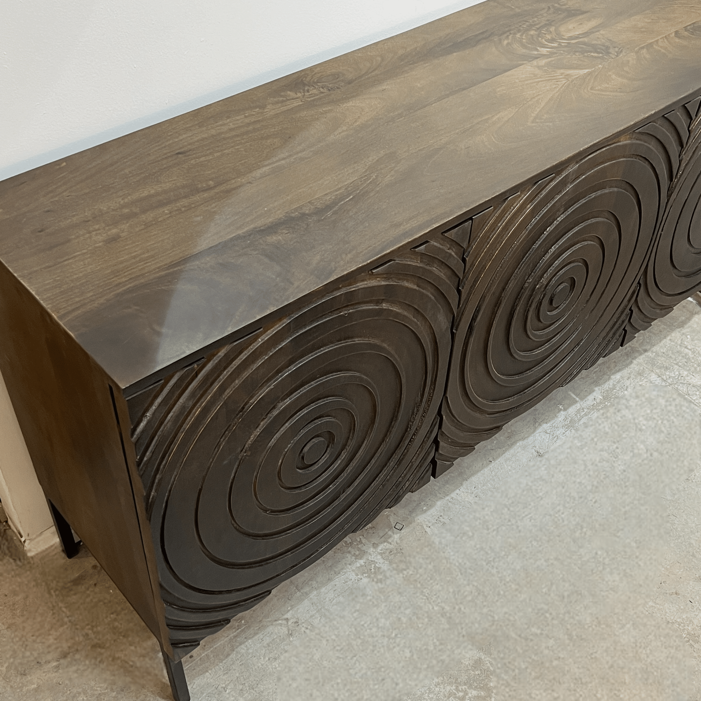 קומודה מעוצבת מנגו ווד סירקל שייפ דגם שאנטי