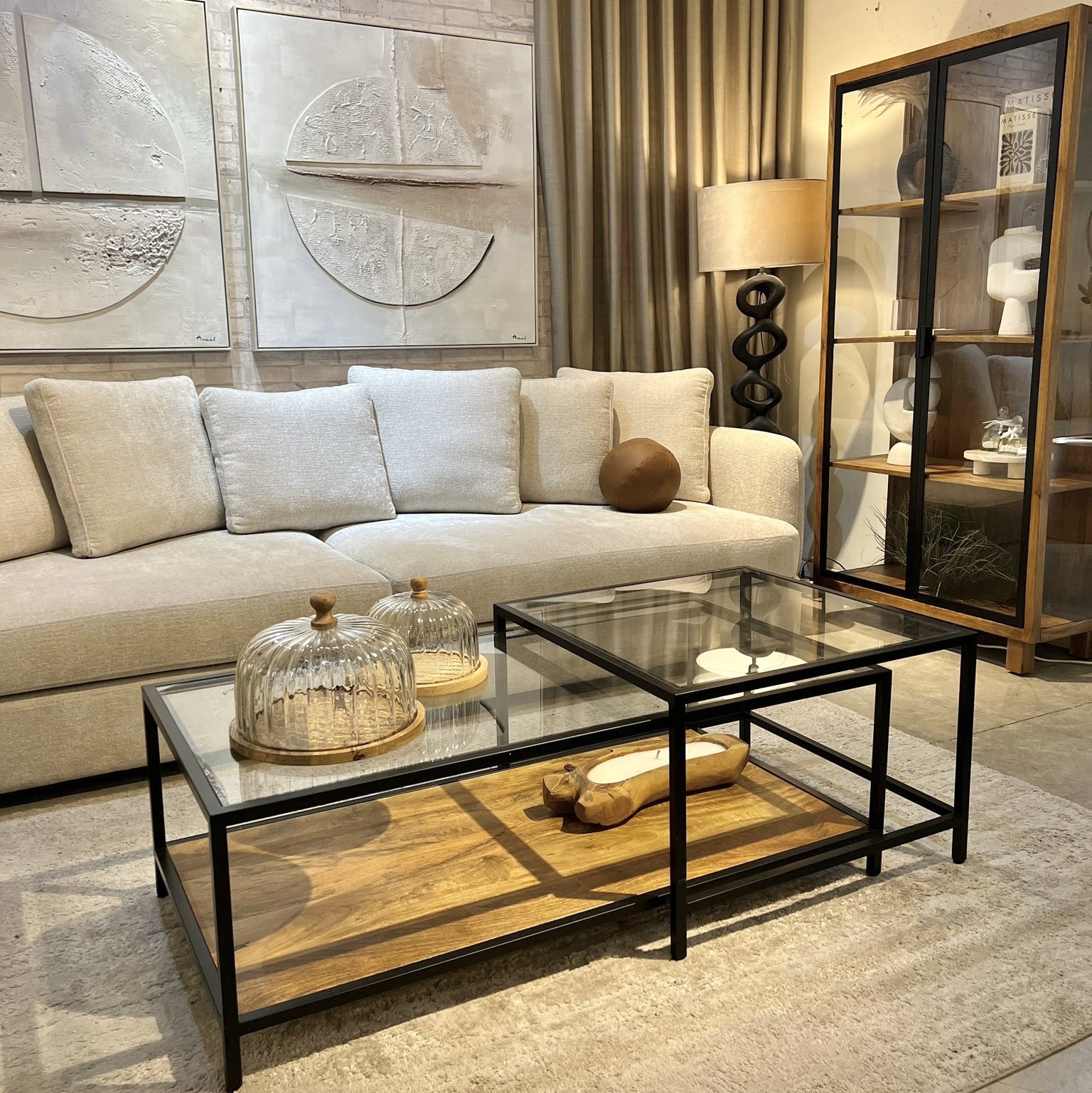 זוג שולחנות סלון מלבן ומרובע זכוכית מסגרת שחורה מדף עץ דגם סוניל זוג שולחנות סלון מלבן ומרובע זכוכית מסגרת שחורה מדף עץ דגם סוניל