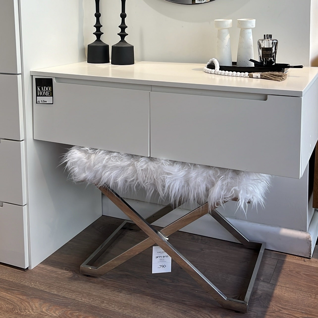 קונסולה דגם צבע