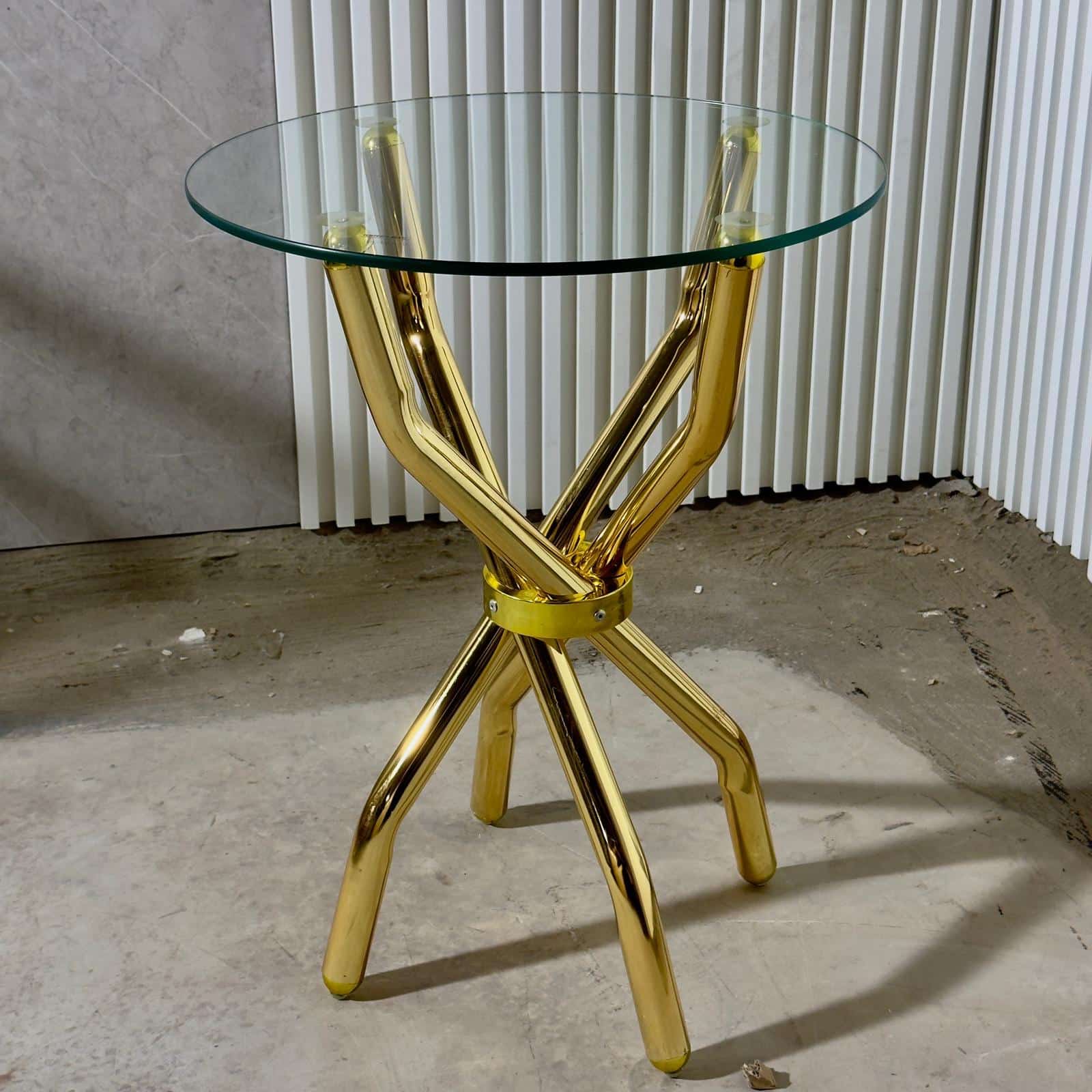 שולחן צד זכוכית עגול רגלי ספיידר זהב דגם נוקס