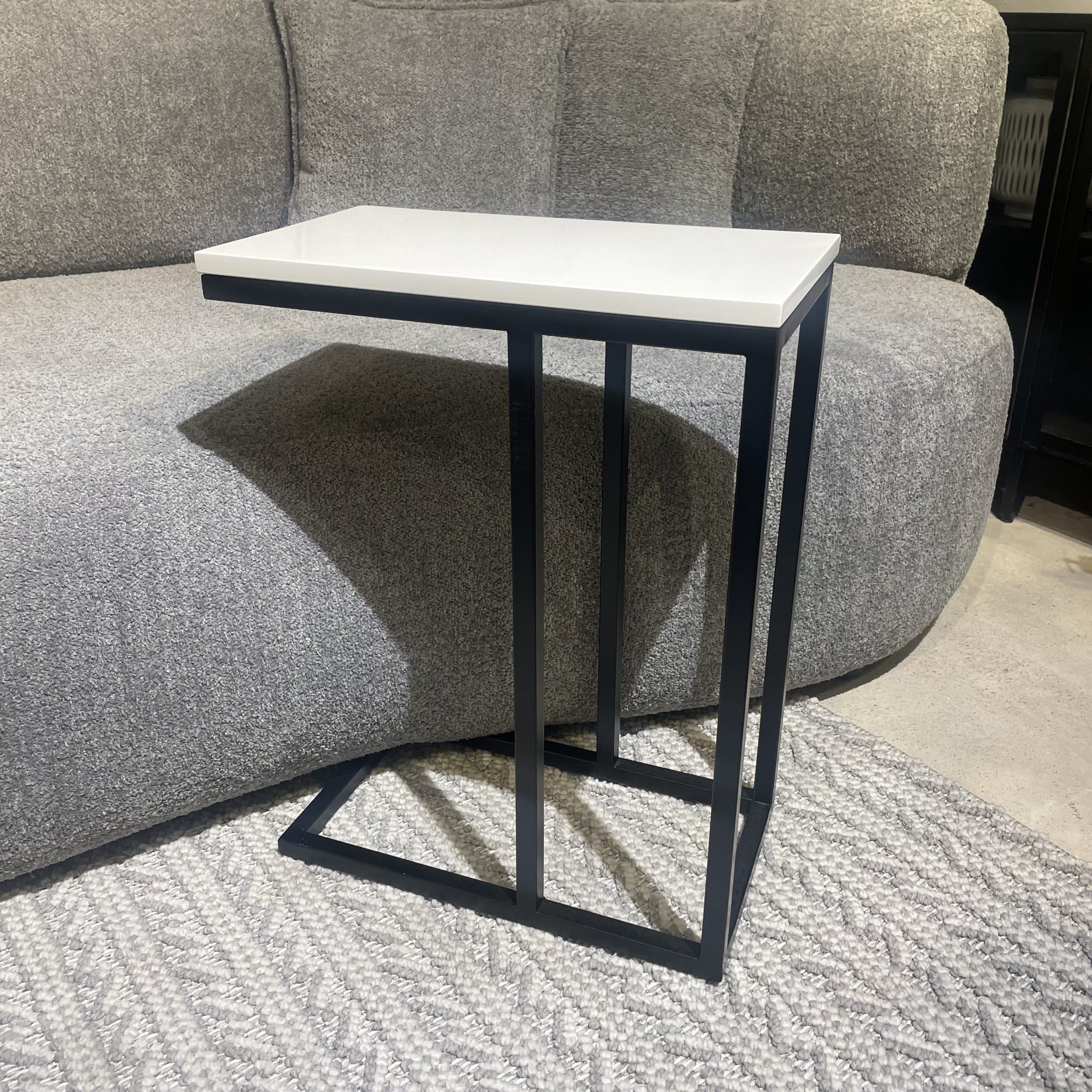 נשכן מלבני לבן מבריק רגל ברזל נשכן מלבני לבן מבריק רגל ברזל