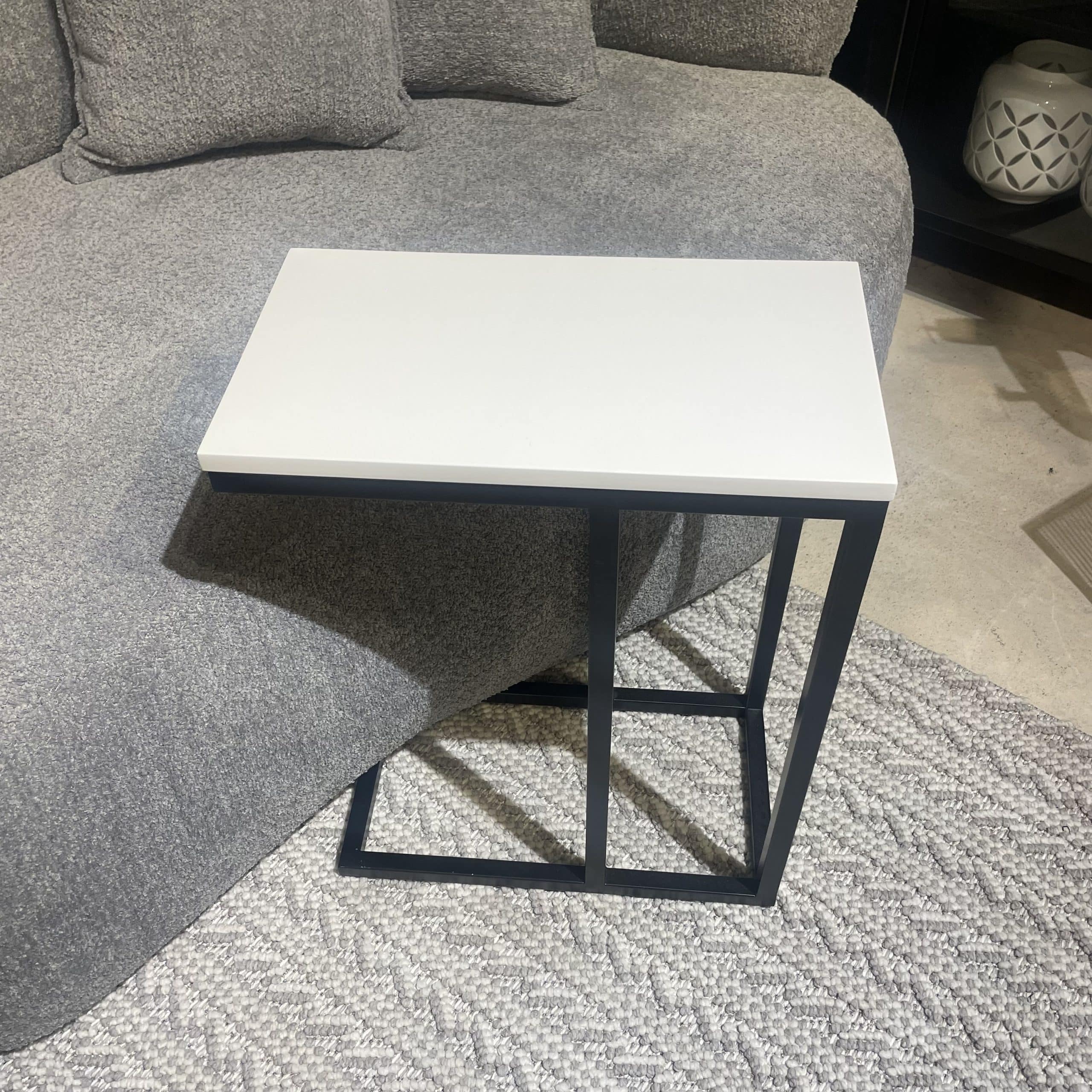 נשכן מלבני לבן מבריק רגל ברזל נשכן מלבני לבן מבריק רגל ברזל