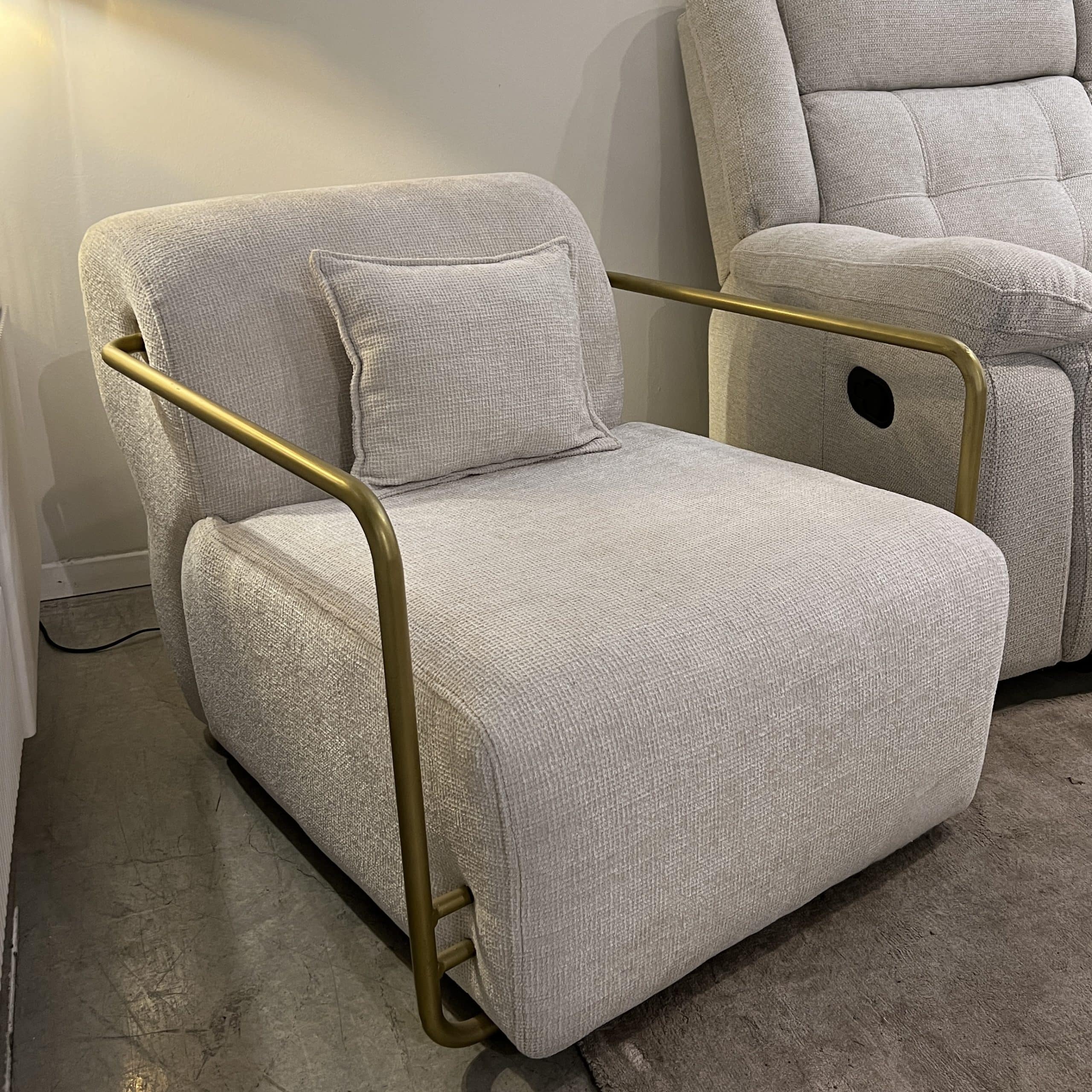 כורסא יוקרתית דגם שיר - במבצע מתצוגה!