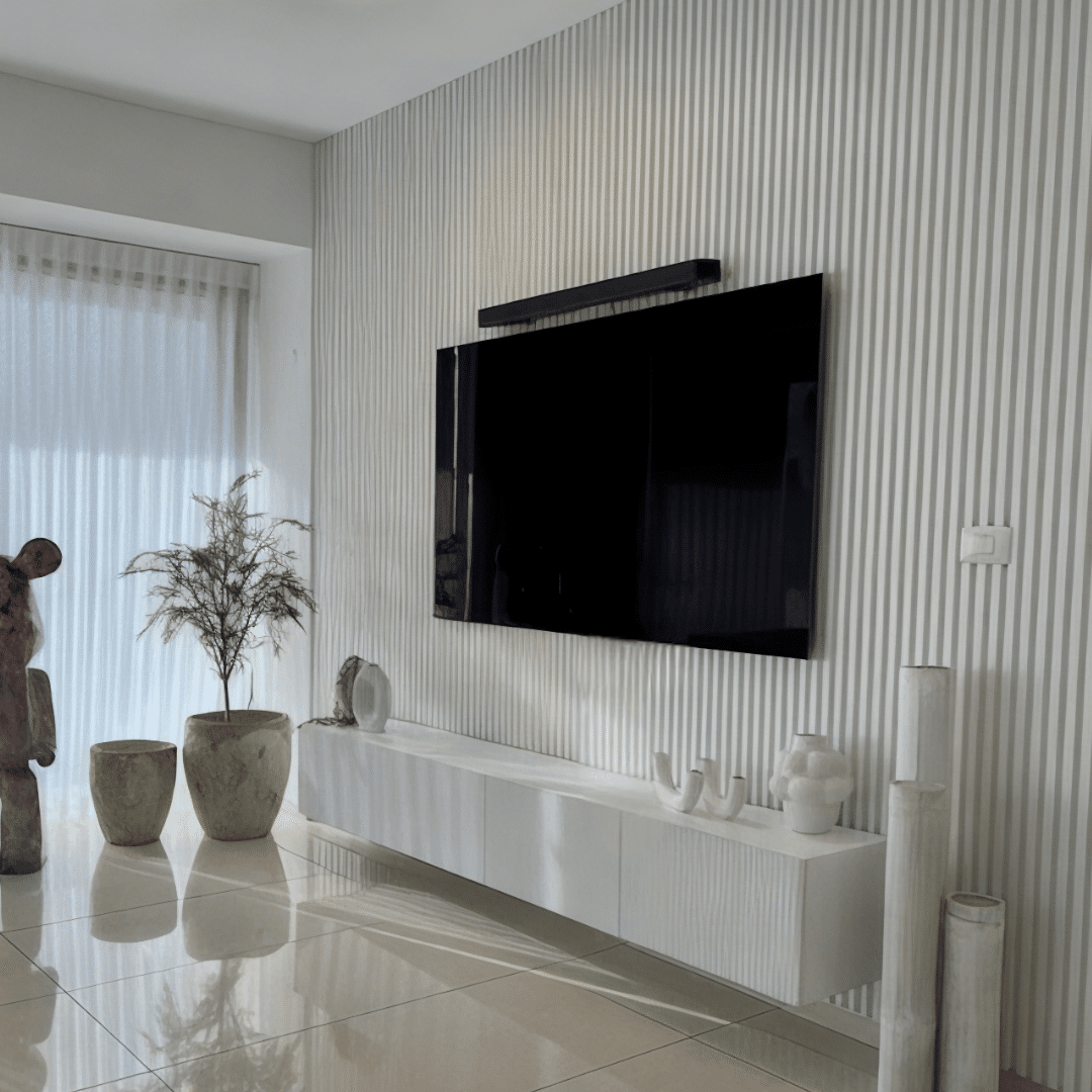 חיפוי קיר פולימרי פסים גוון לבן שבור WT153 חיפוי קיר פולימרי פסים גוון לבן שבור WT153