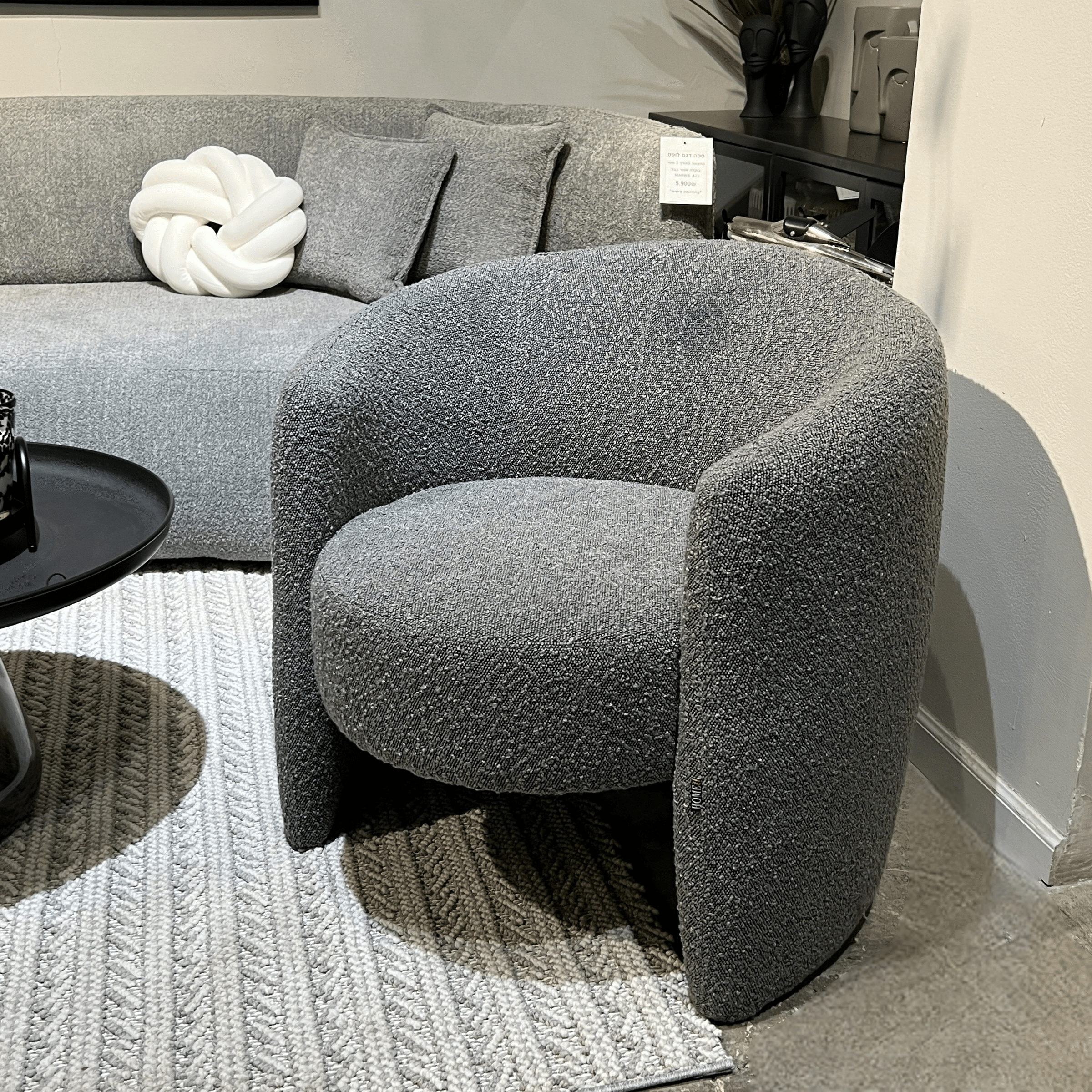 כורסא מעוצבת סילק שחור אפור דגם ויקי כורסא מעוצבת סילק שחור אפור דגם ויקי