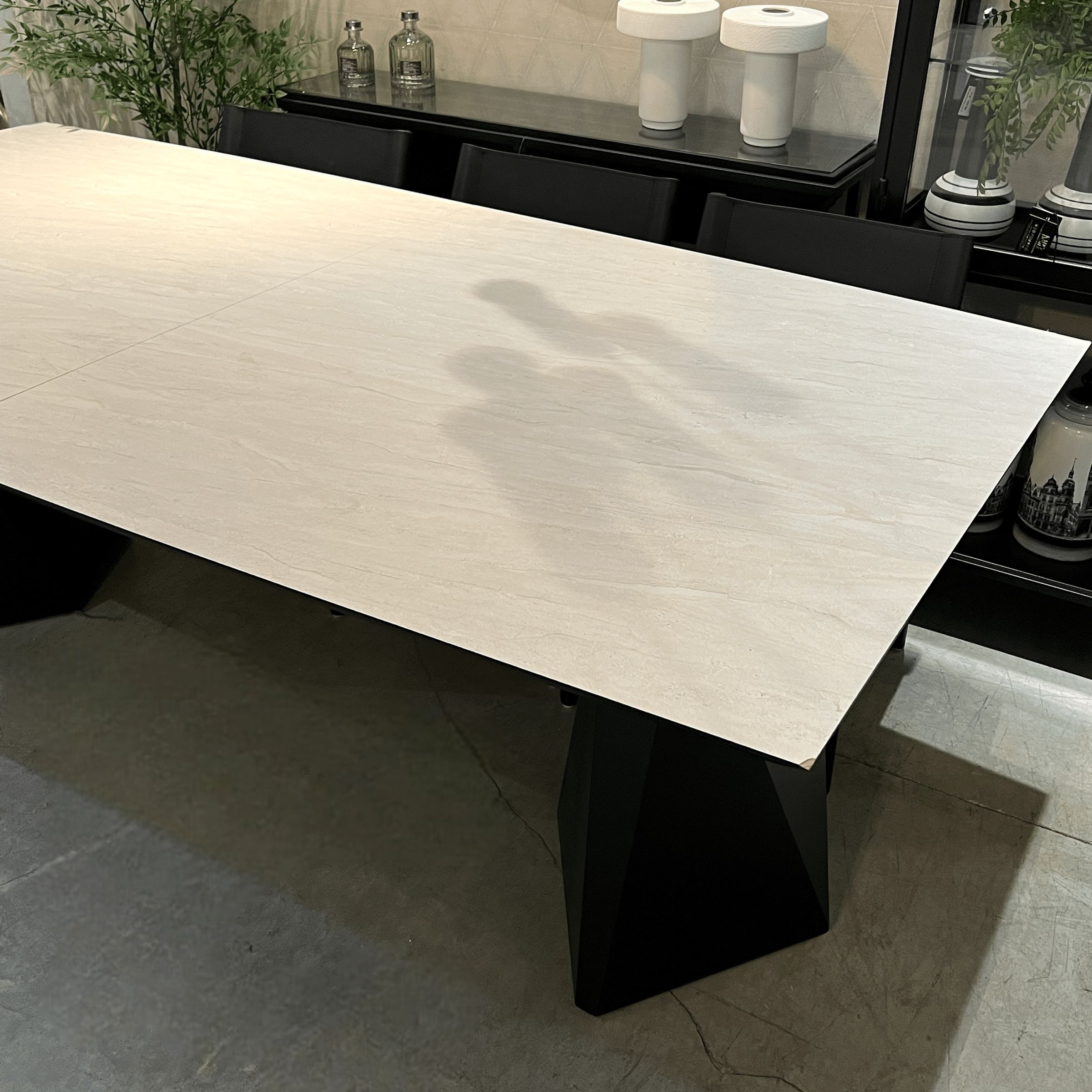 שולחן פינת אוכל דגם ליז במבצע מתצוגה - פגמים קלים שולחן פינת אוכל דגם ליז במבצע מתצוגה - פגמים קלים