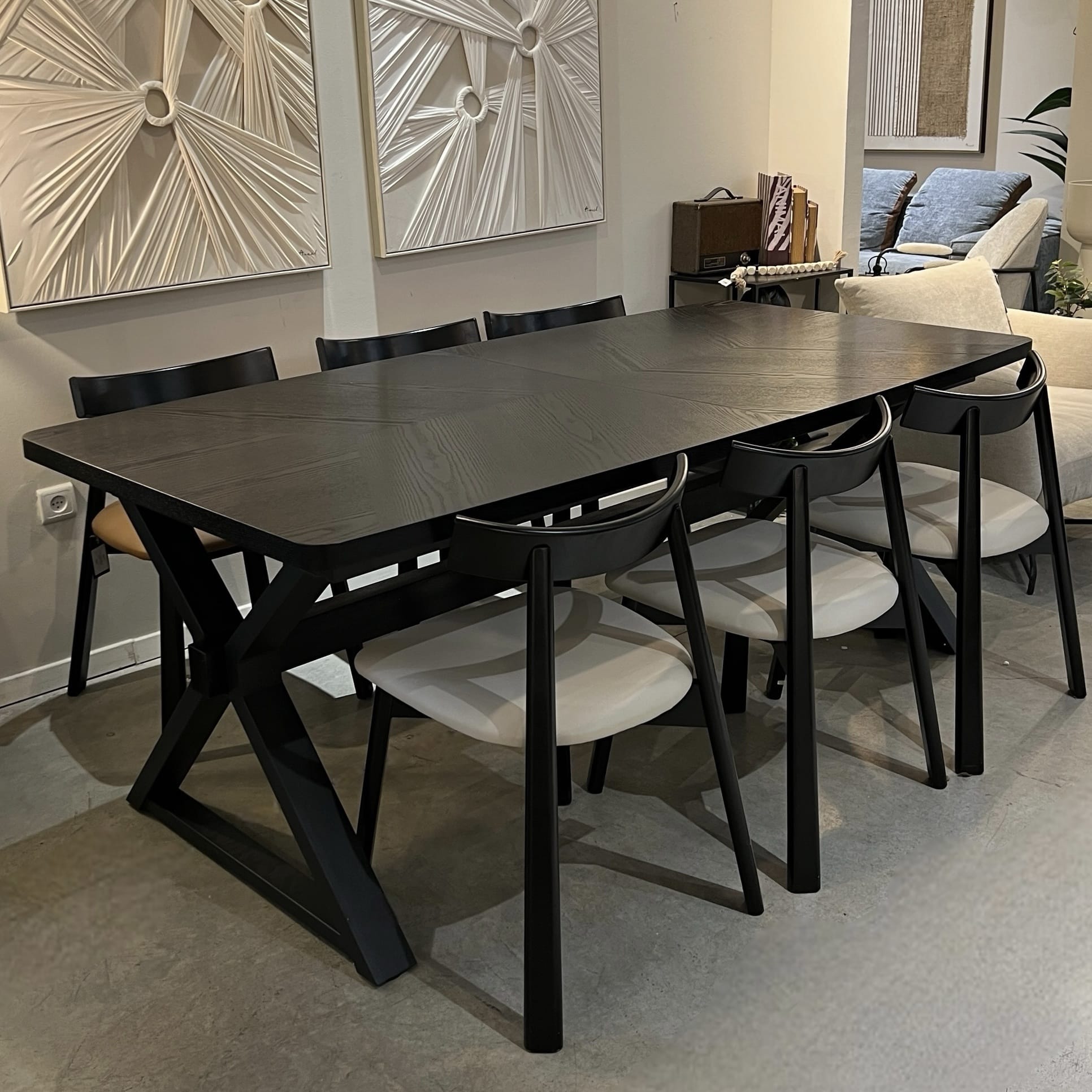 שולחן פינת אוכל פורניר שחור רגל ברזל שחור דגם אמה SALE שולחן פינת אוכל פורניר שחור רגל ברזל שחור דגם אמה SALE