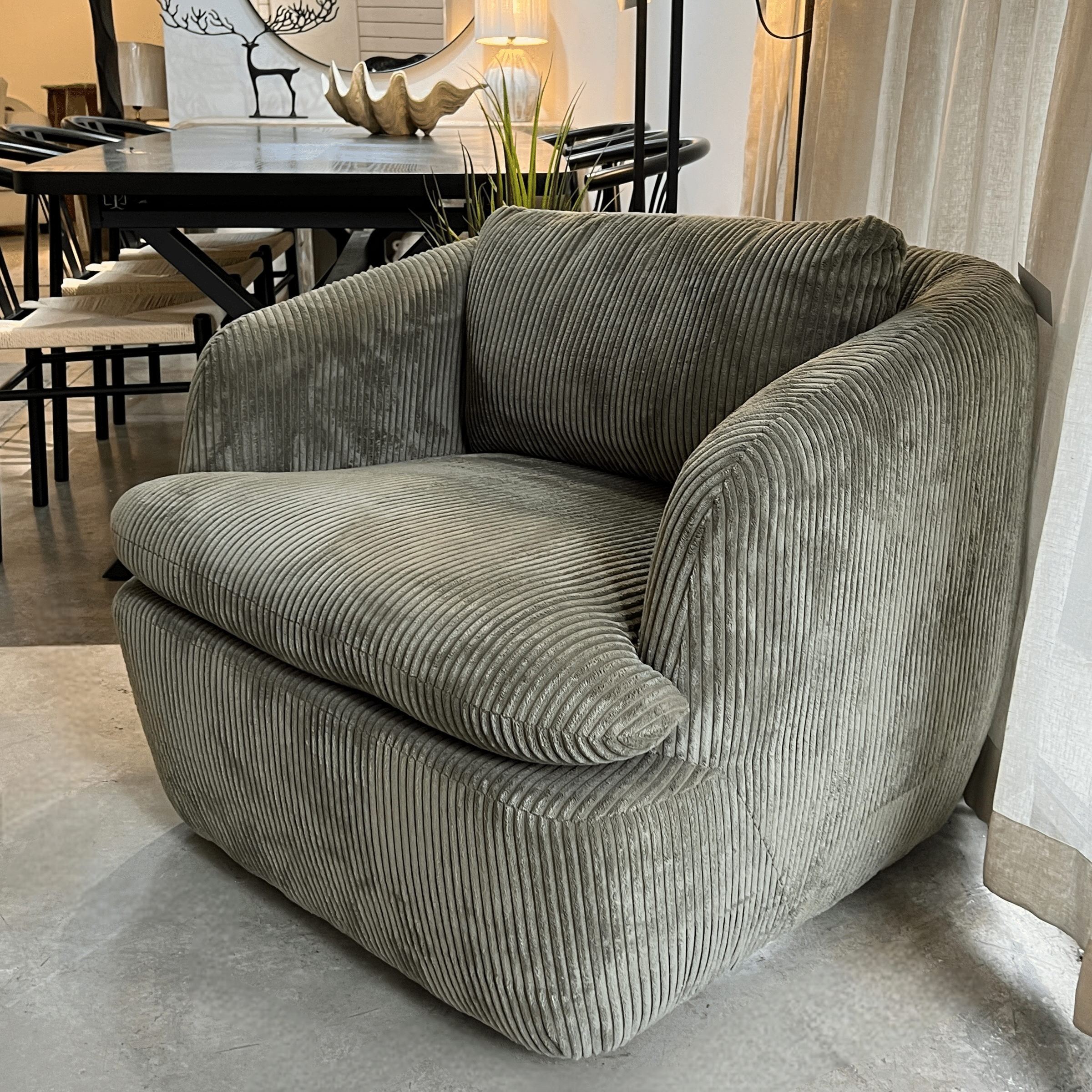 כורסא מסתובבת מרובעת פדרו קורדרוי ירוק קר דגם הארטלי כורסא מסתובבת מרובעת פדרו קורדרוי ירוק קר דגם הארטלי