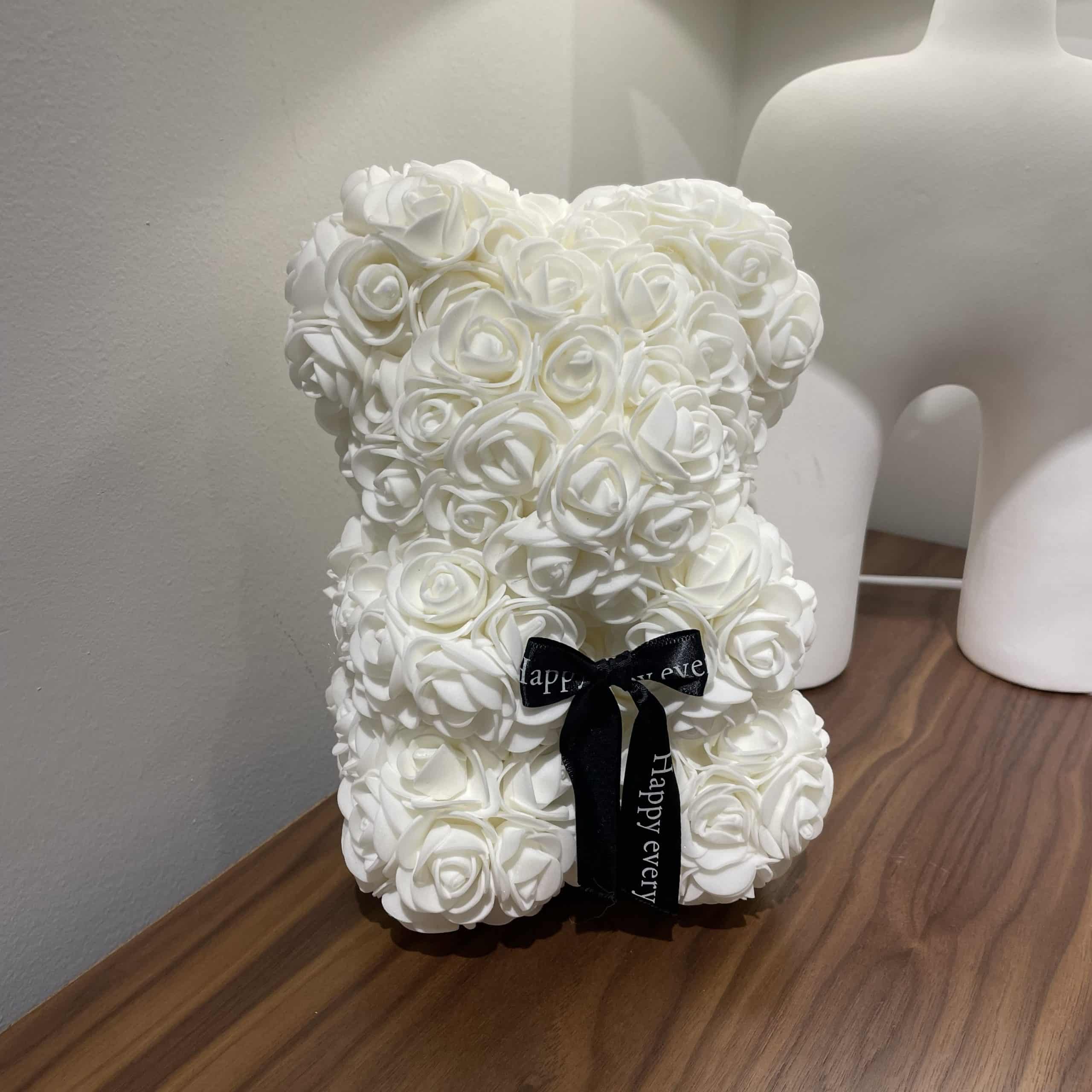 דובי פרחים מעוצב גוון לבן דובי פרחים מעוצב גוון לבן