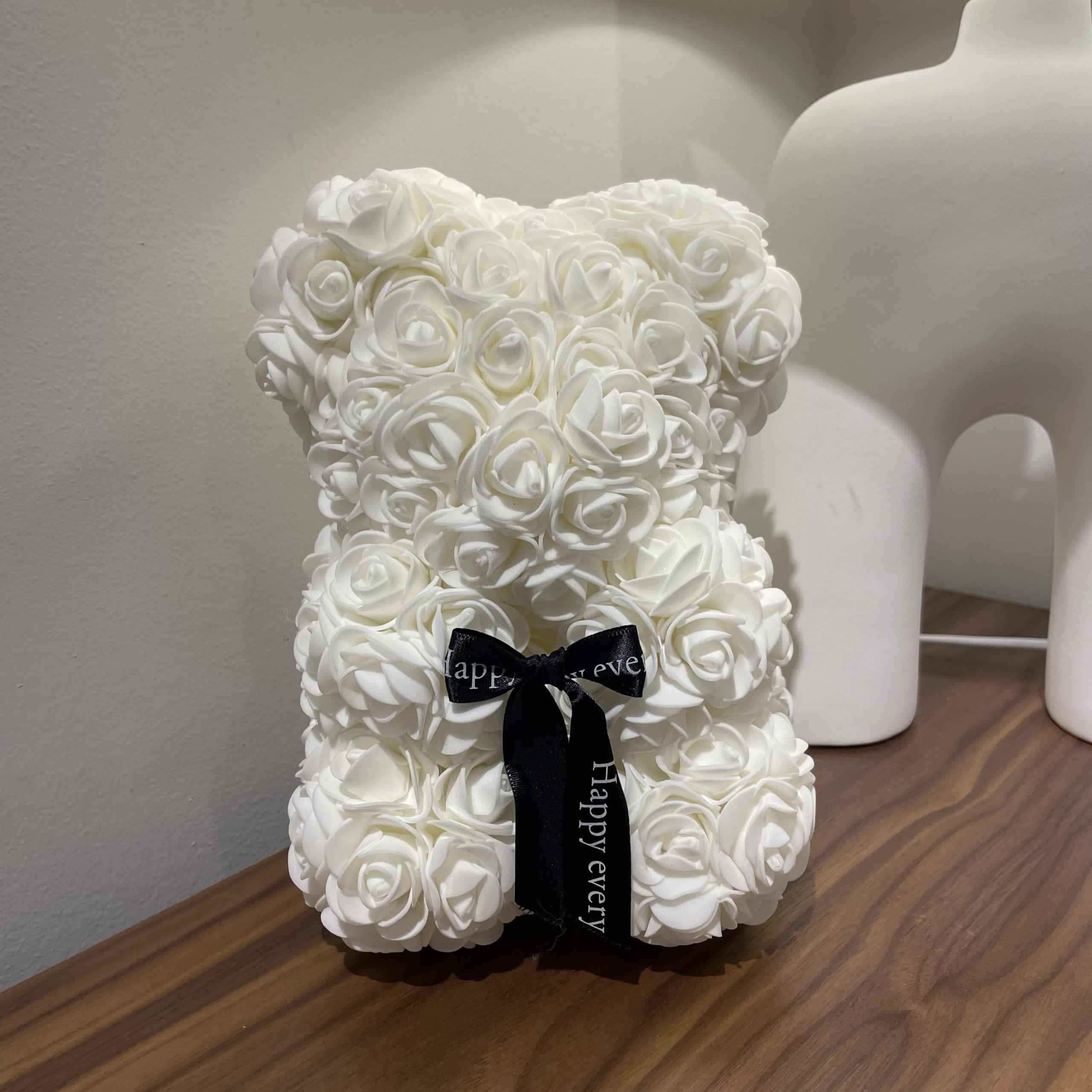 דובי פרחים מעוצב גוון לבן דובי פרחים מעוצב גוון לבן