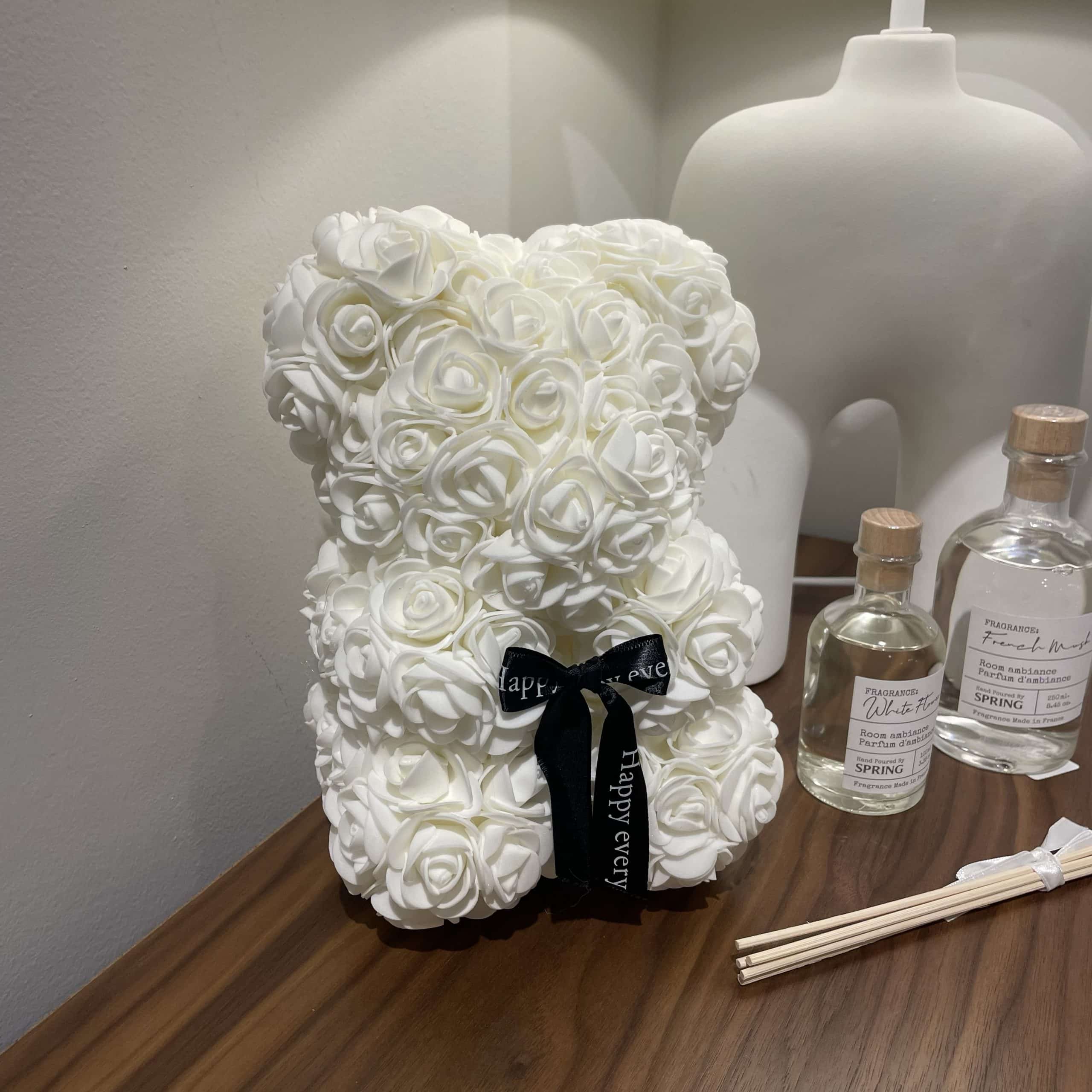 דובי פרחים מעוצב גוון לבן דובי פרחים מעוצב גוון לבן