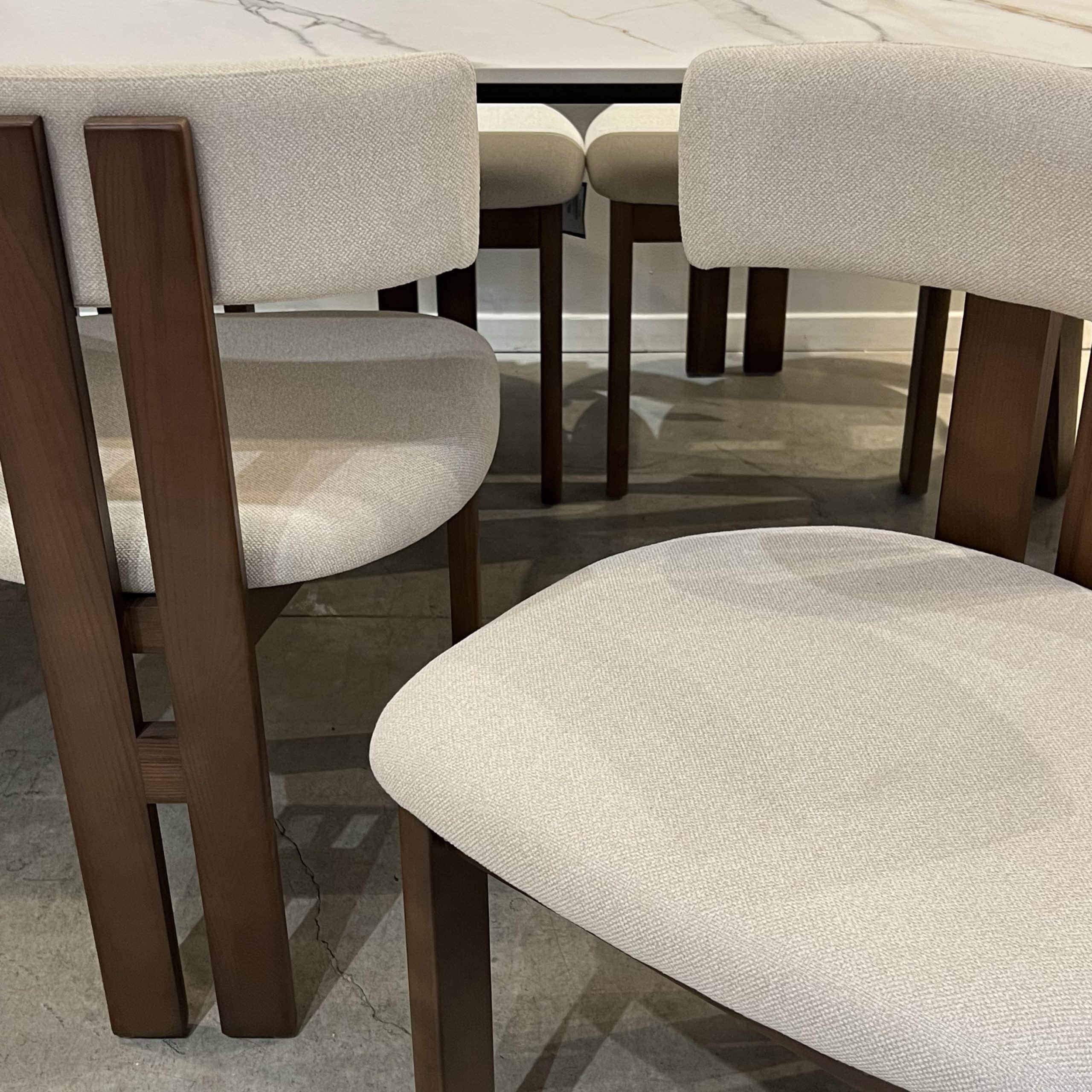 כסא מעוצב פאלם אריג אבן רגל עץ אגוז דגם סופיטל כסא מעוצב פאלם אריג אבן רגל עץ אגוז דגם סופיטל