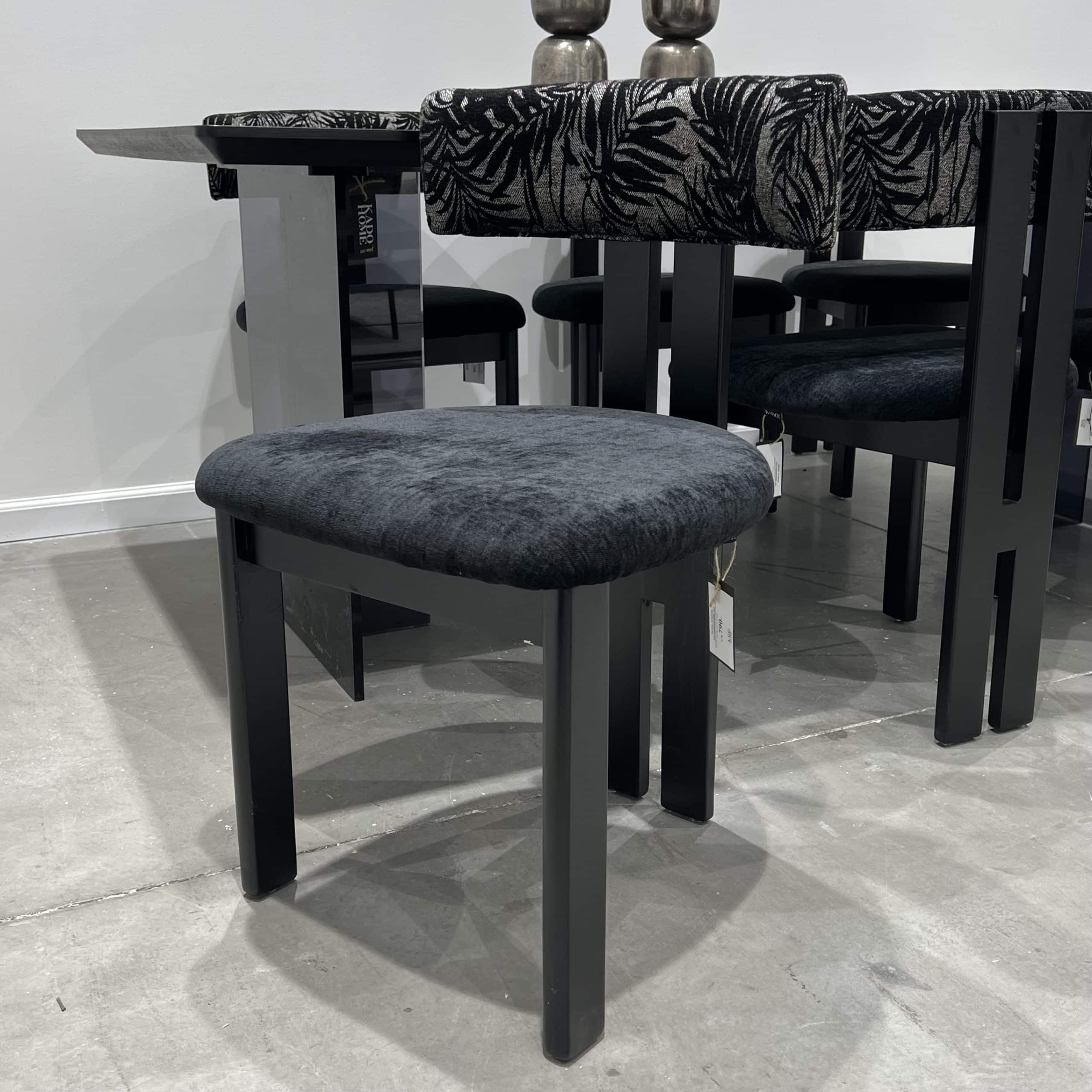 כסא מעוצב פאלם מושב אריג שחור גב רקמת עלים דגם סופיטל כסא מעוצב פאלם מושב אריג שחור גב רקמת עלים דגם סופיטל