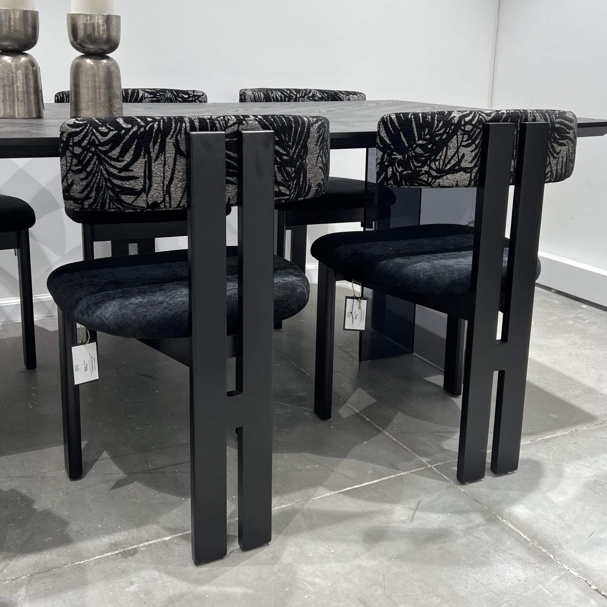 כסא מעוצב פאלם מושב אריג שחור גב רקמת עלים דגם סופיטל כסא מעוצב פאלם מושב אריג שחור גב רקמת עלים דגם סופיטל