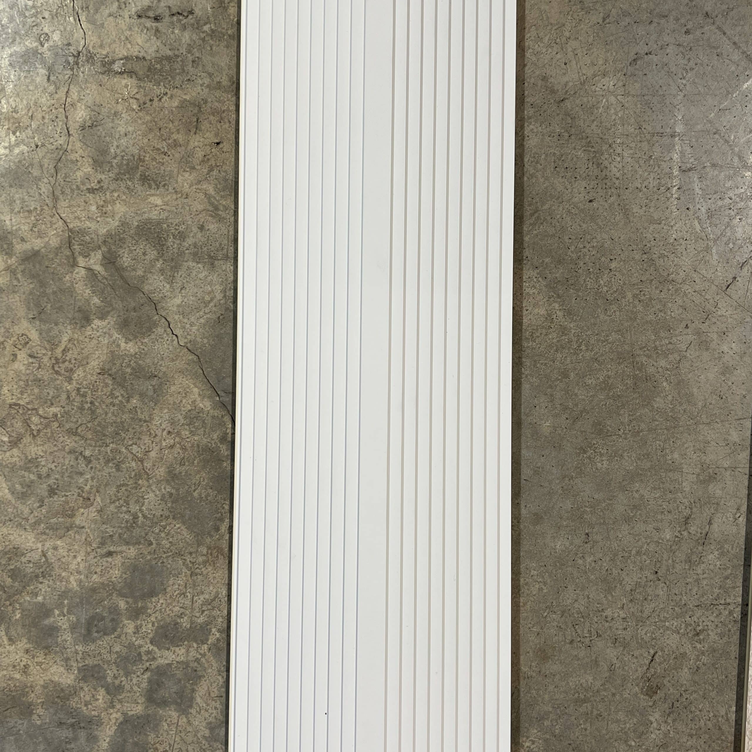 חיפוי קיר לבן דגם ״פירמיד״ 15/290 - במבצע!